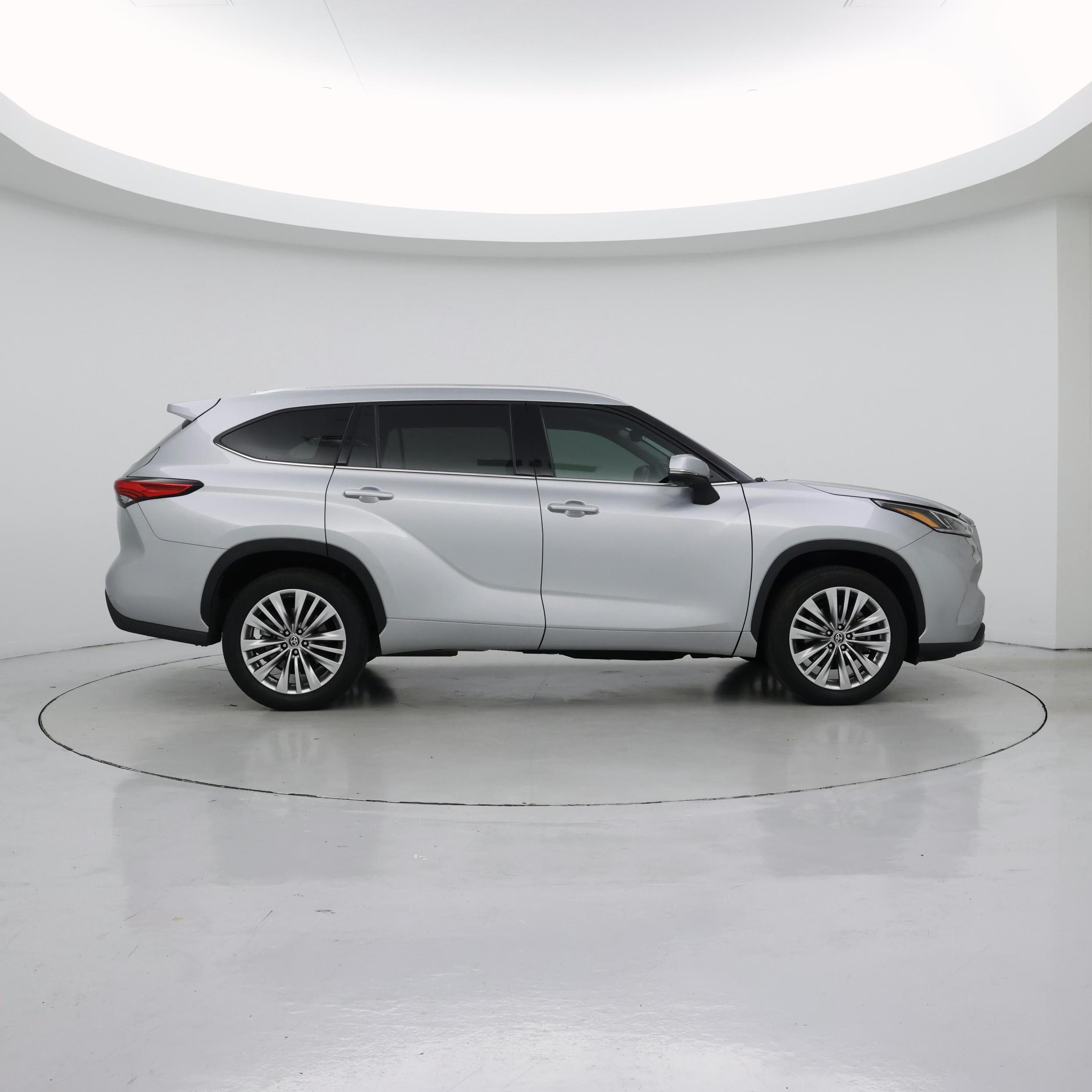 Thumbnail: 2023 Toyota Highlander - 7
