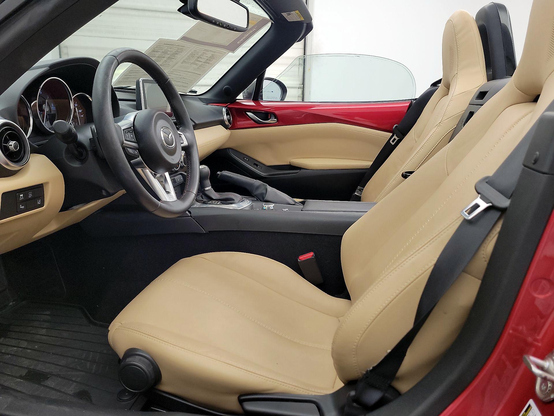 Thumbnail: 2017 Mazda MX-5 Miata - 11