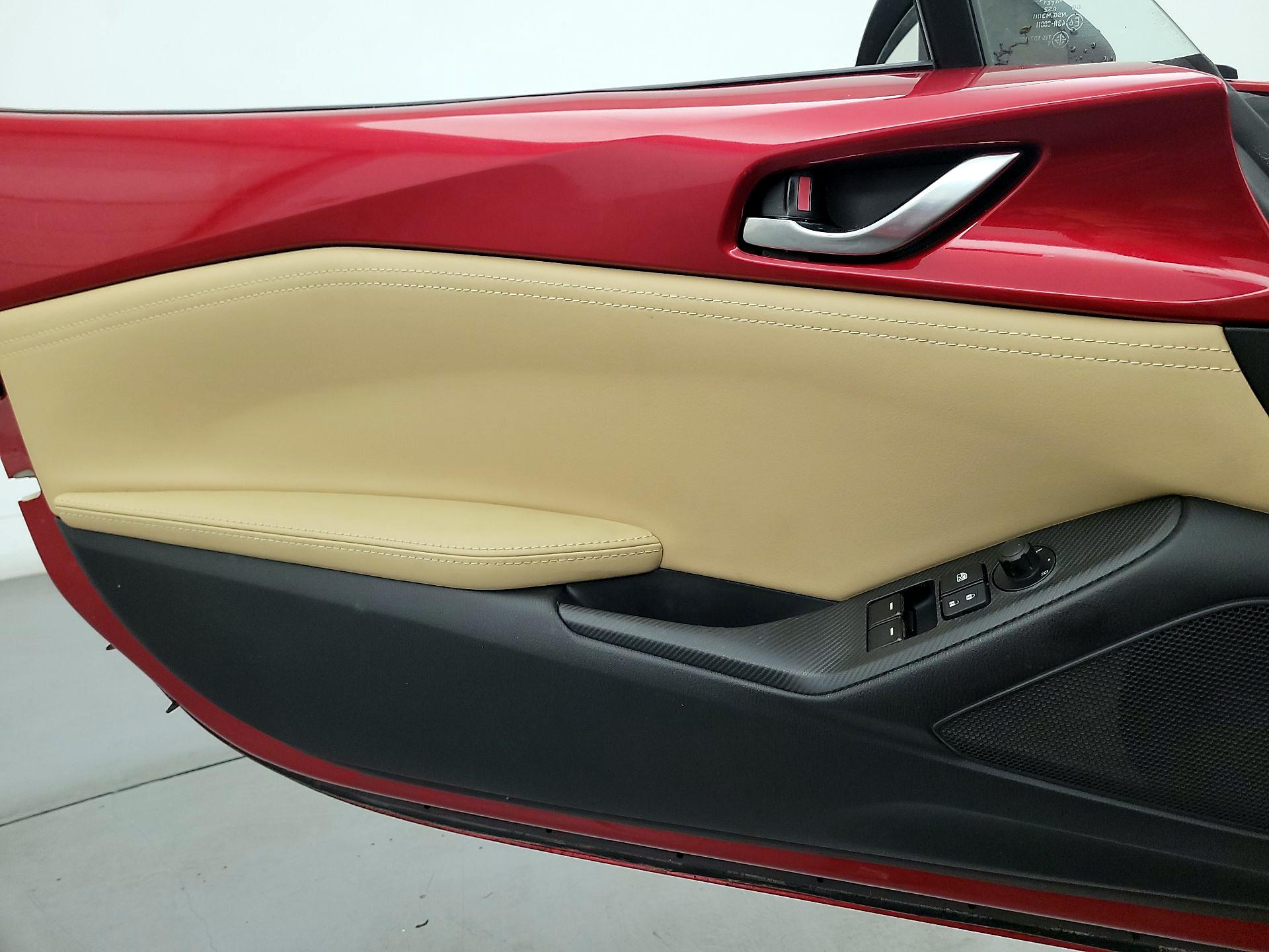 Thumbnail: 2017 Mazda MX-5 Miata - 12