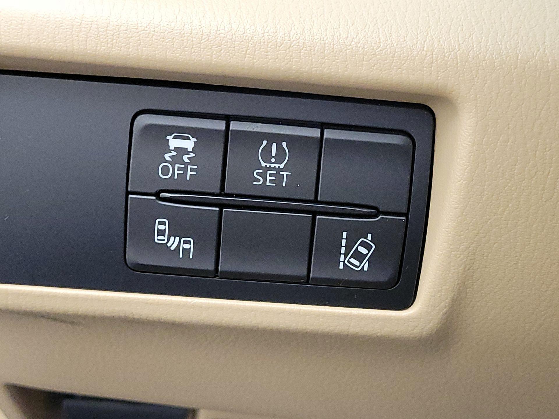 Thumbnail: 2017 Mazda MX-5 Miata - 13