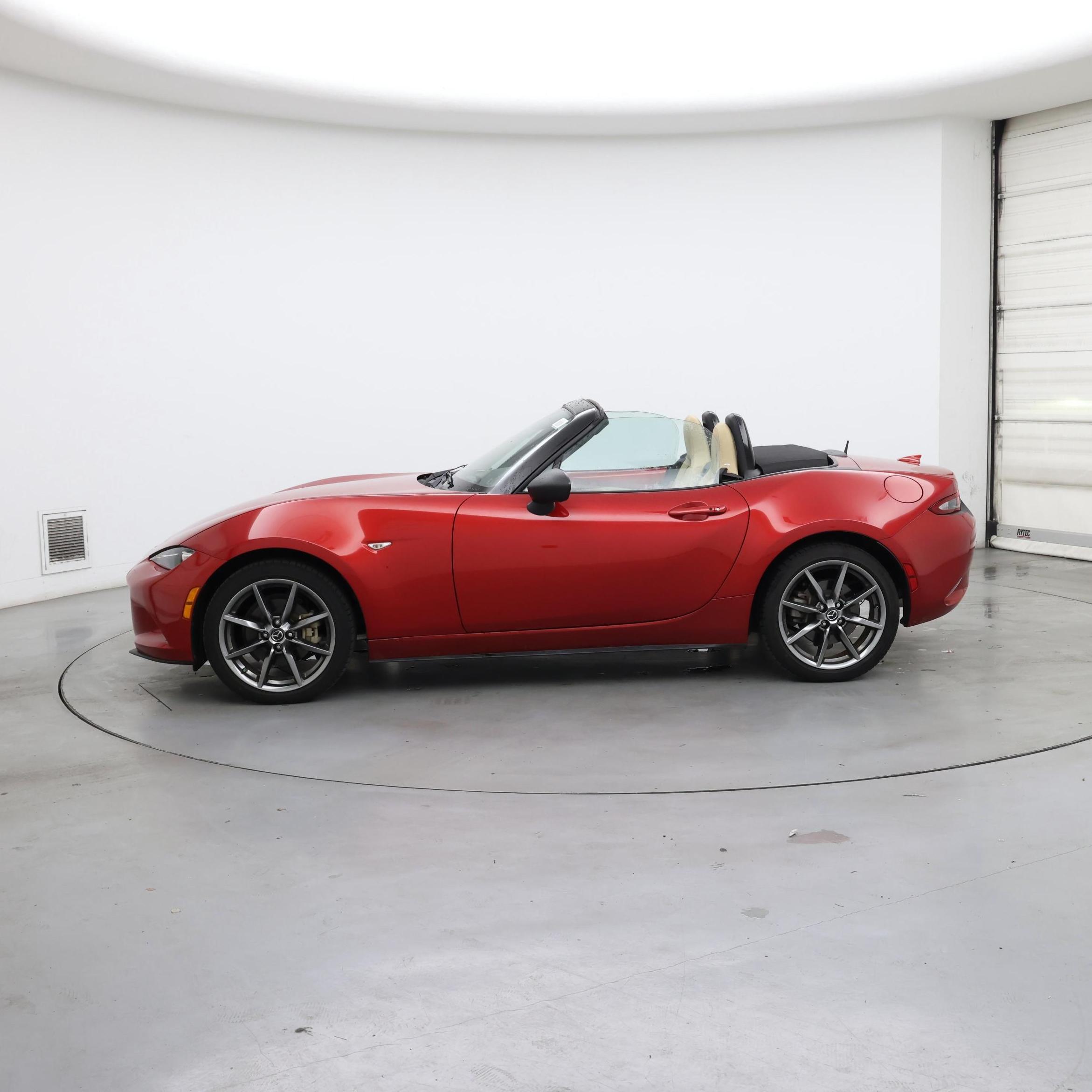 Thumbnail: 2017 Mazda MX-5 Miata - 3