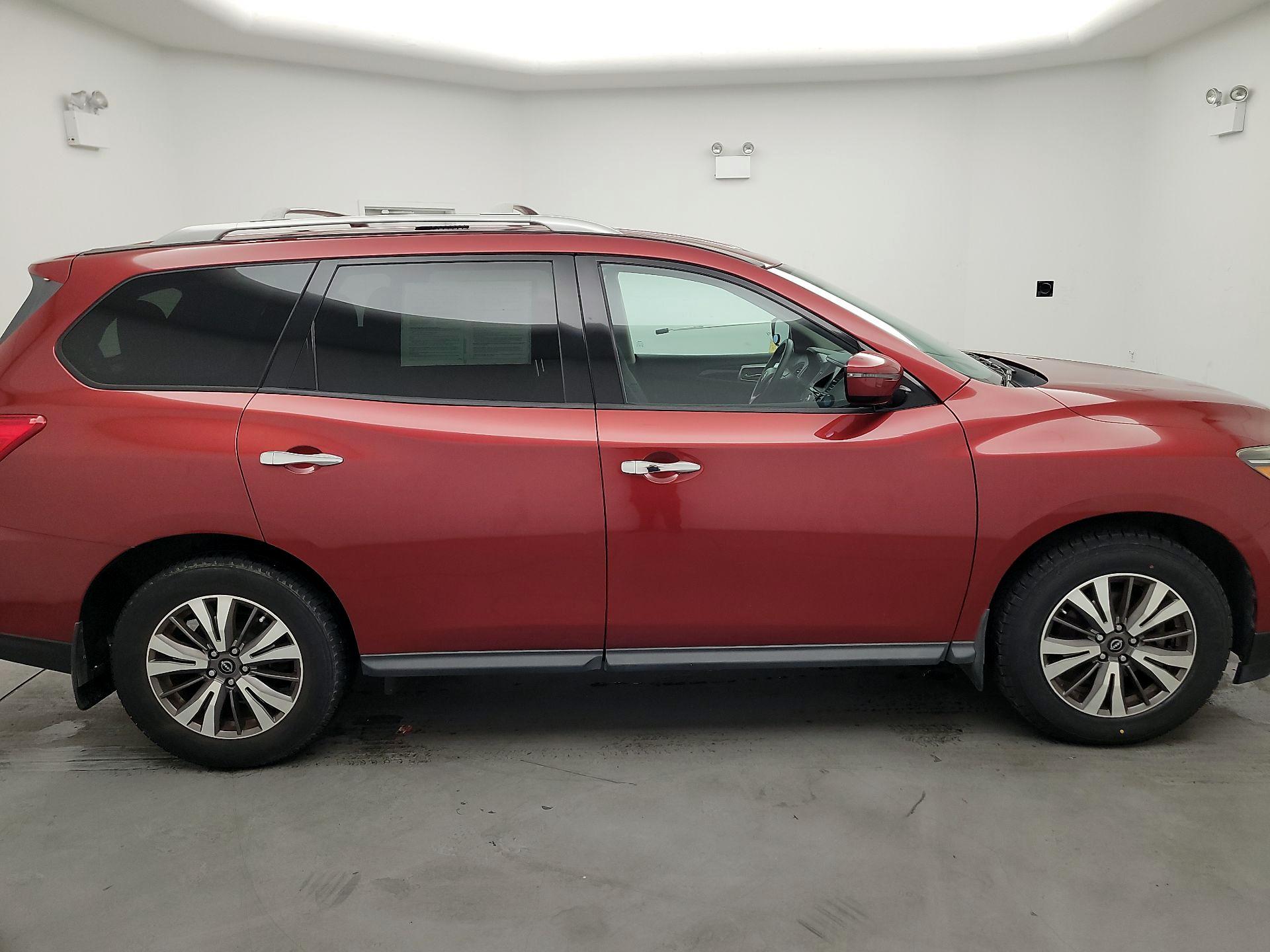 Thumbnail: 2017 Nissan Pathfinder - 4