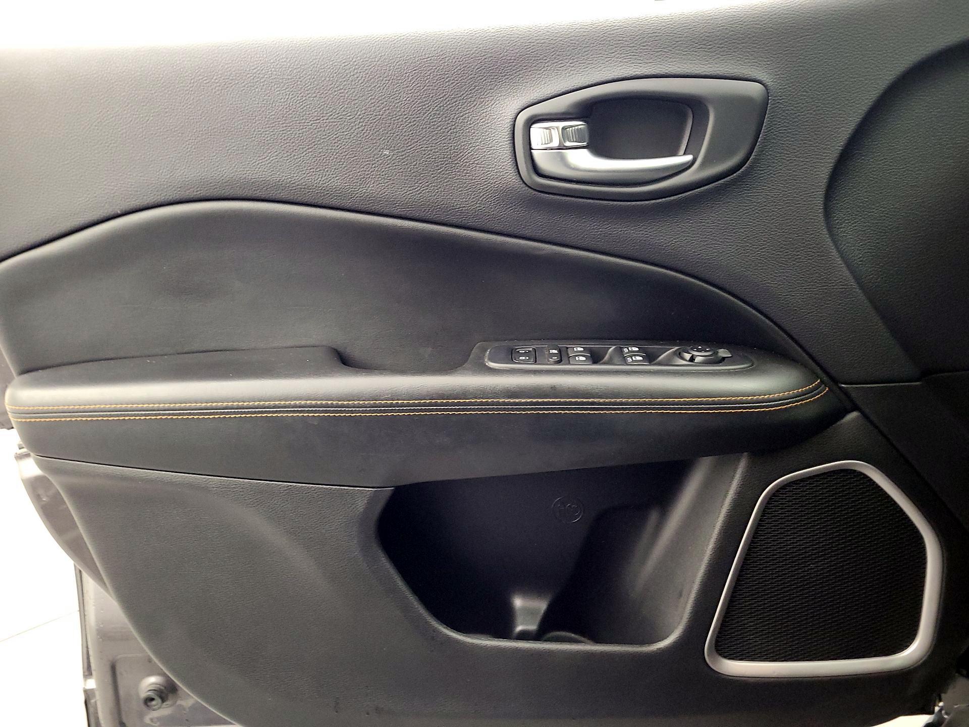 Thumbnail: 2018 Jeep Compass - 12