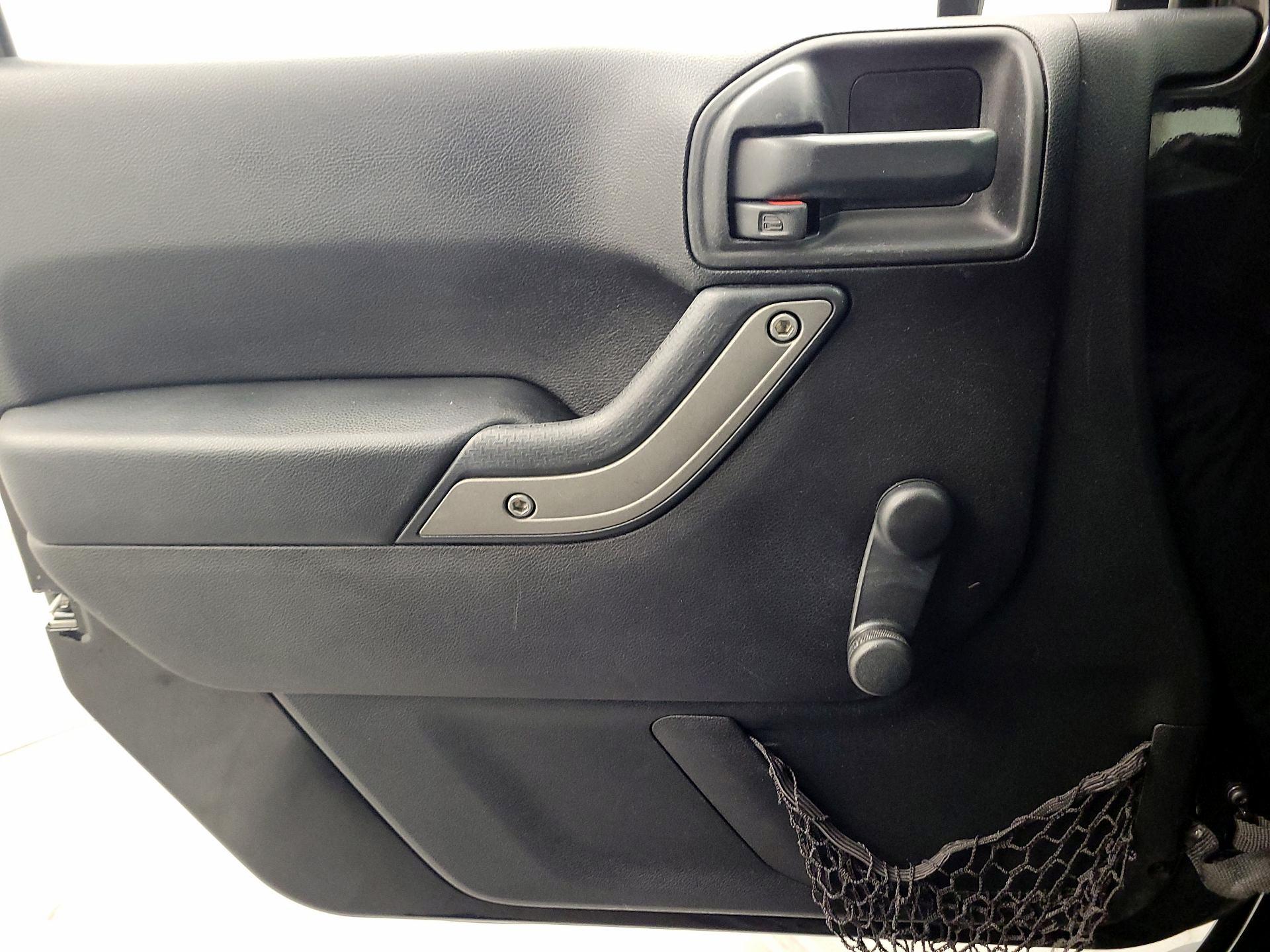 Thumbnail: 2016 Jeep Wrangler - 12