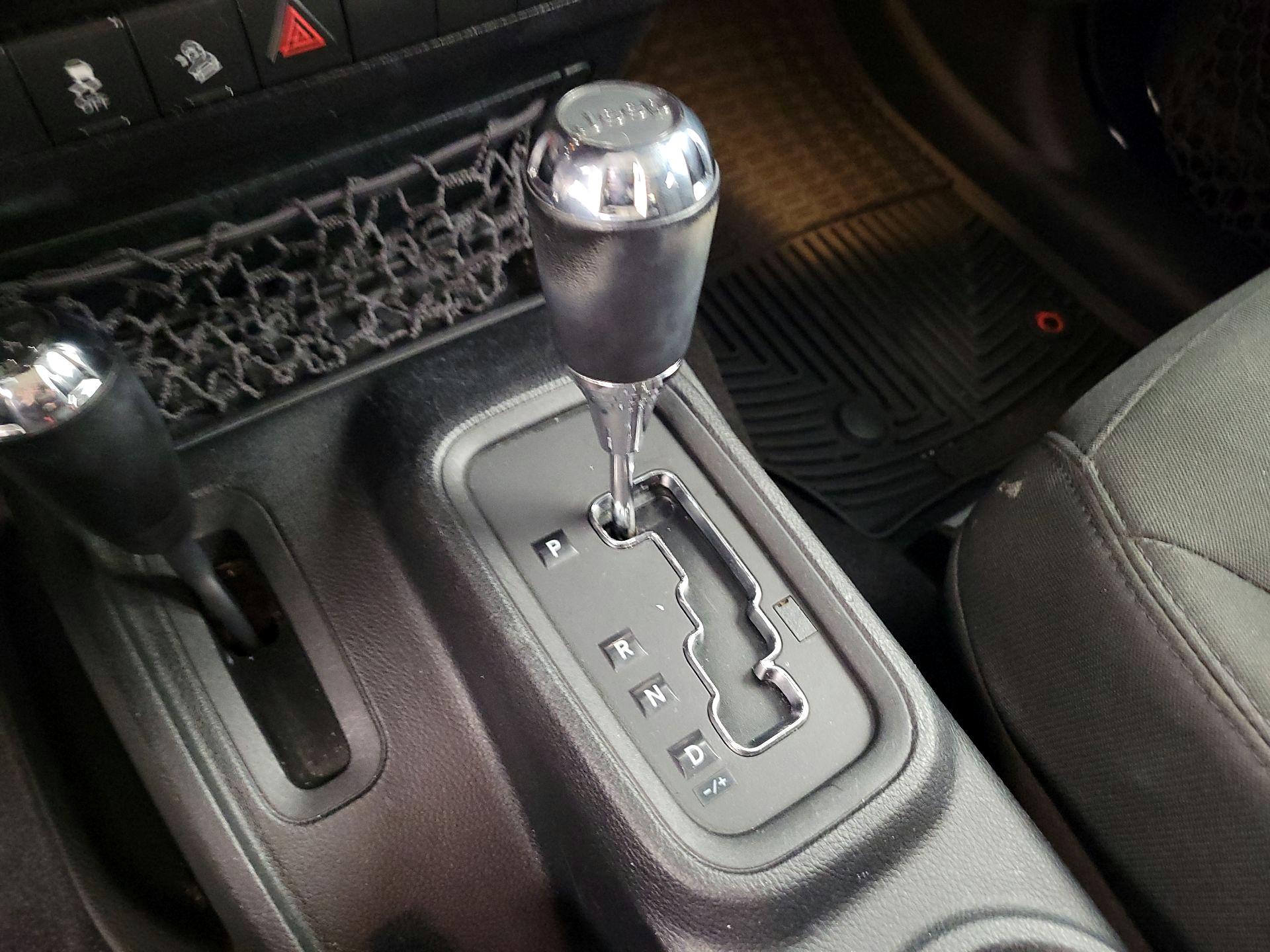 Thumbnail: 2016 Jeep Wrangler - 15