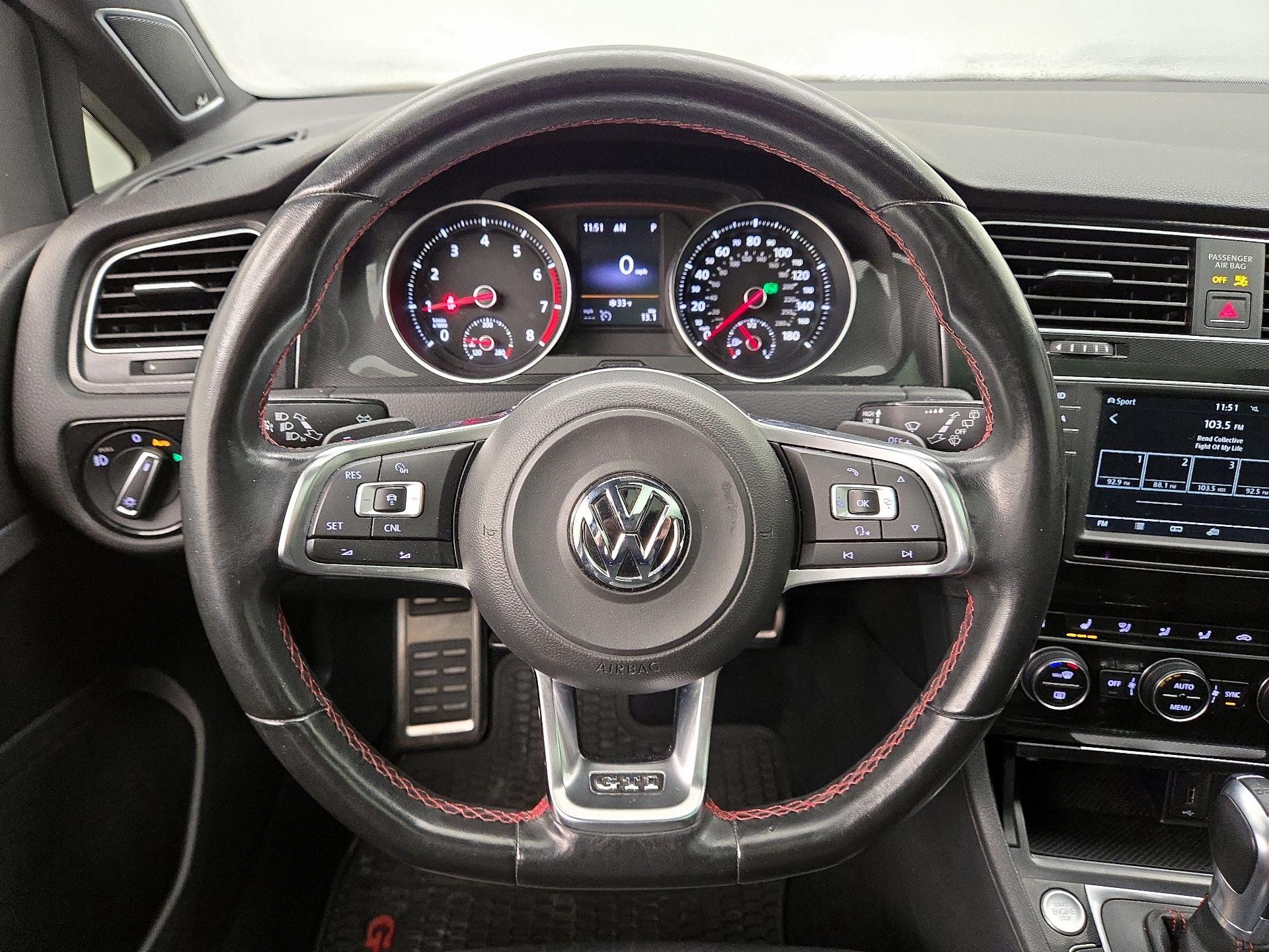 Thumbnail: 2016 Volkswagen Golf - 10