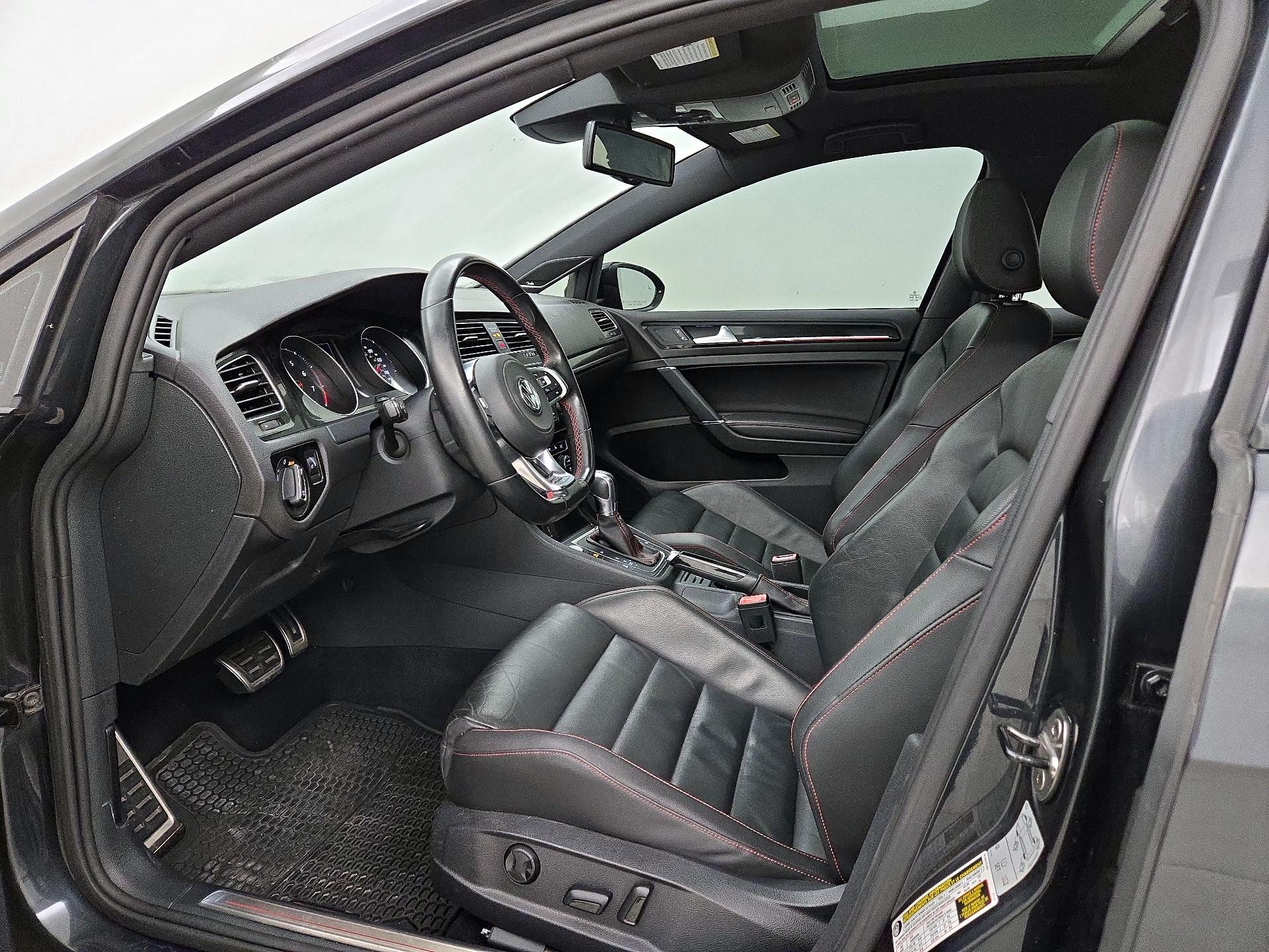 Thumbnail: 2016 Volkswagen Golf - 11