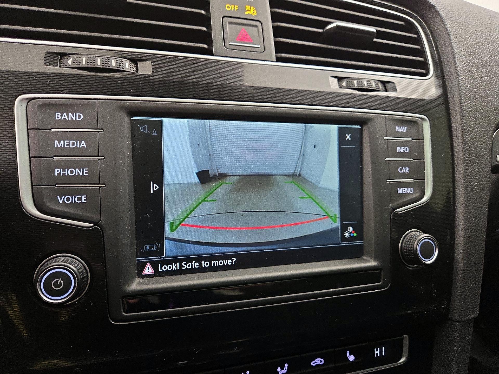 Thumbnail: 2016 Volkswagen Golf - 14