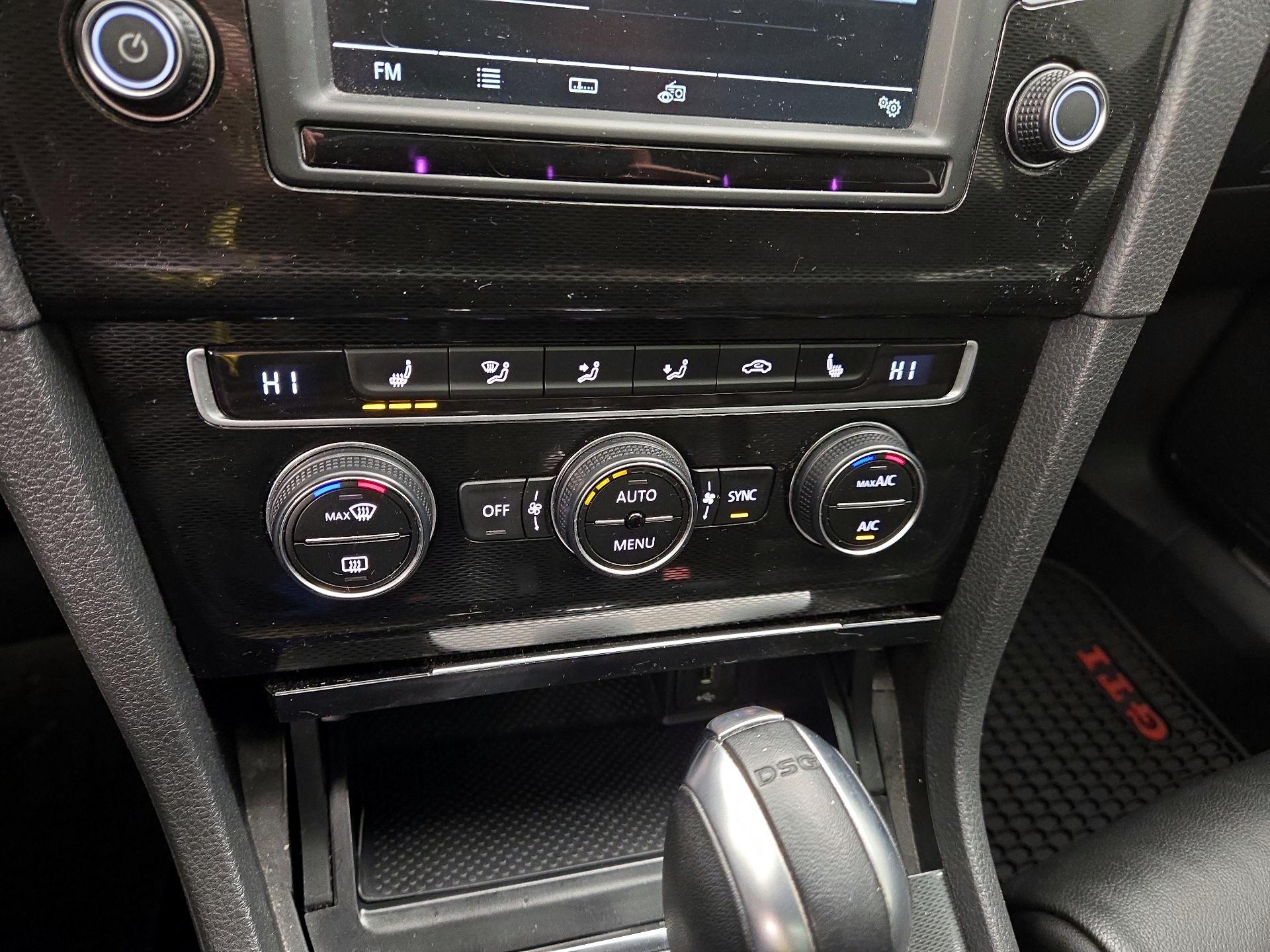 Thumbnail: 2016 Volkswagen Golf - 16