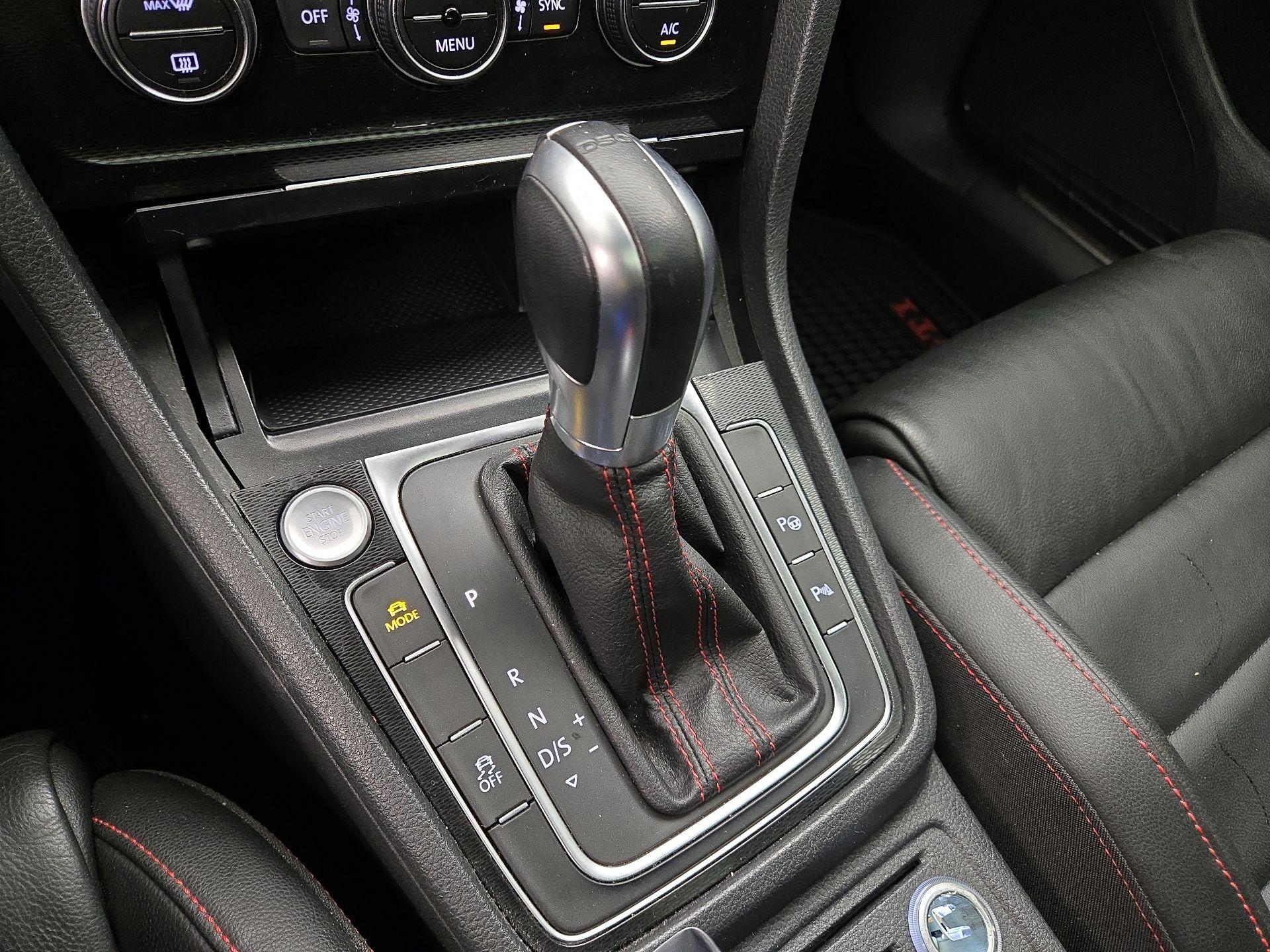 Thumbnail: 2016 Volkswagen Golf - 17