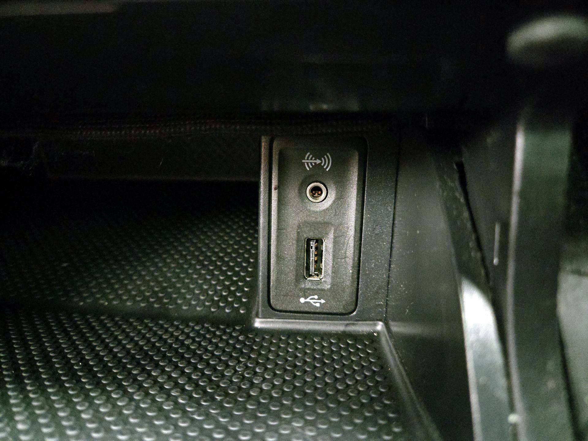 Thumbnail: 2016 Volkswagen Golf - 18