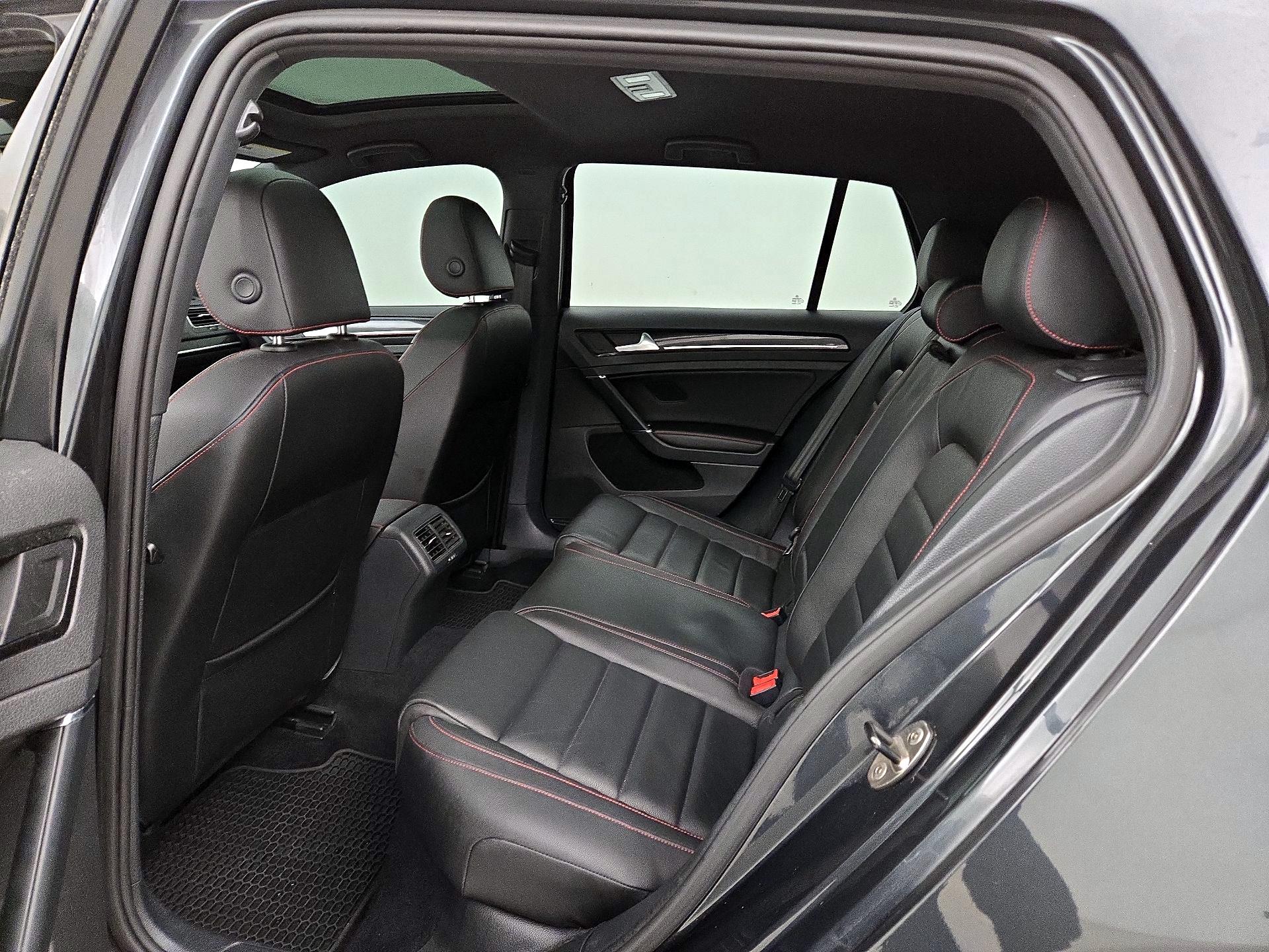 Thumbnail: 2016 Volkswagen Golf - 20