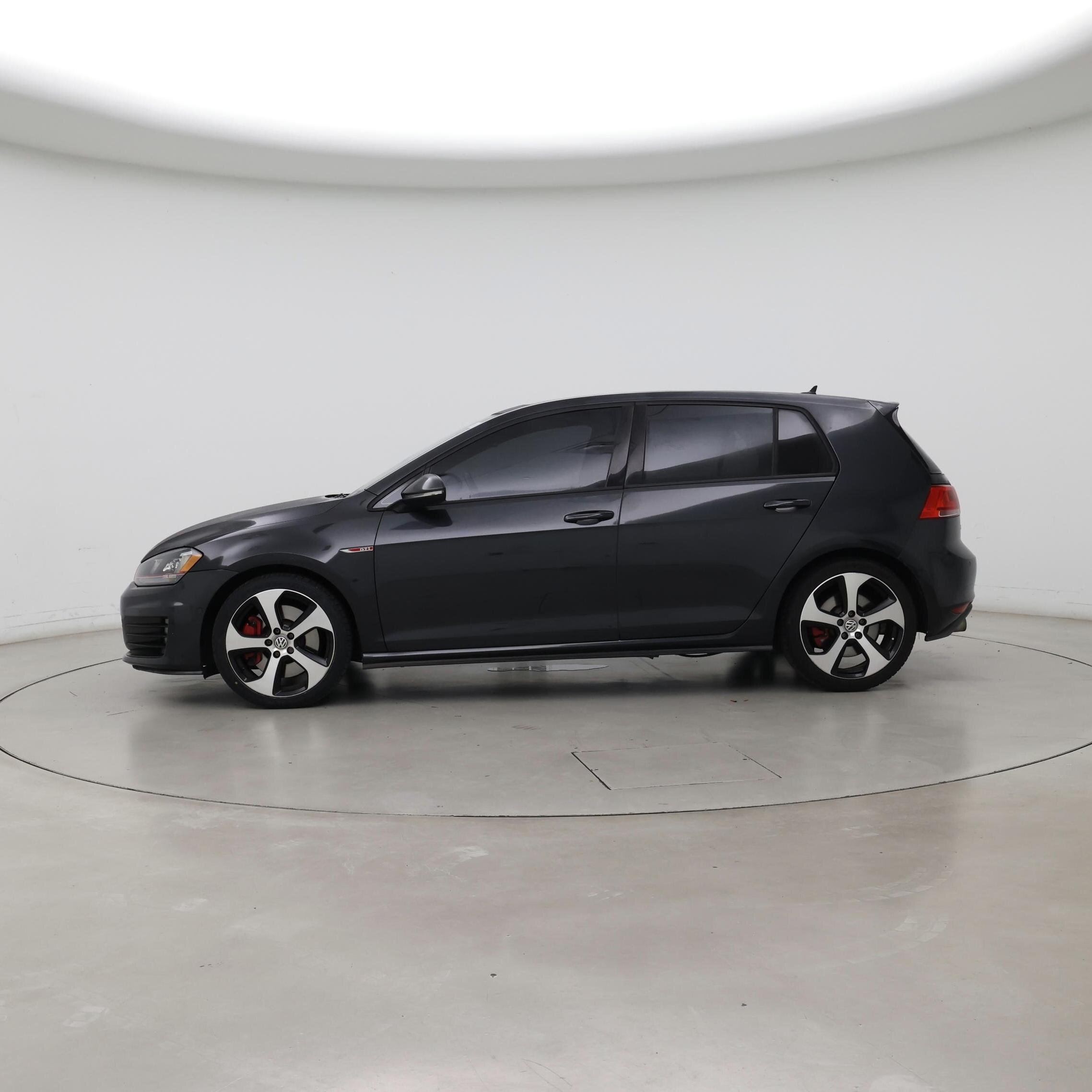 Thumbnail: 2016 Volkswagen Golf - 3