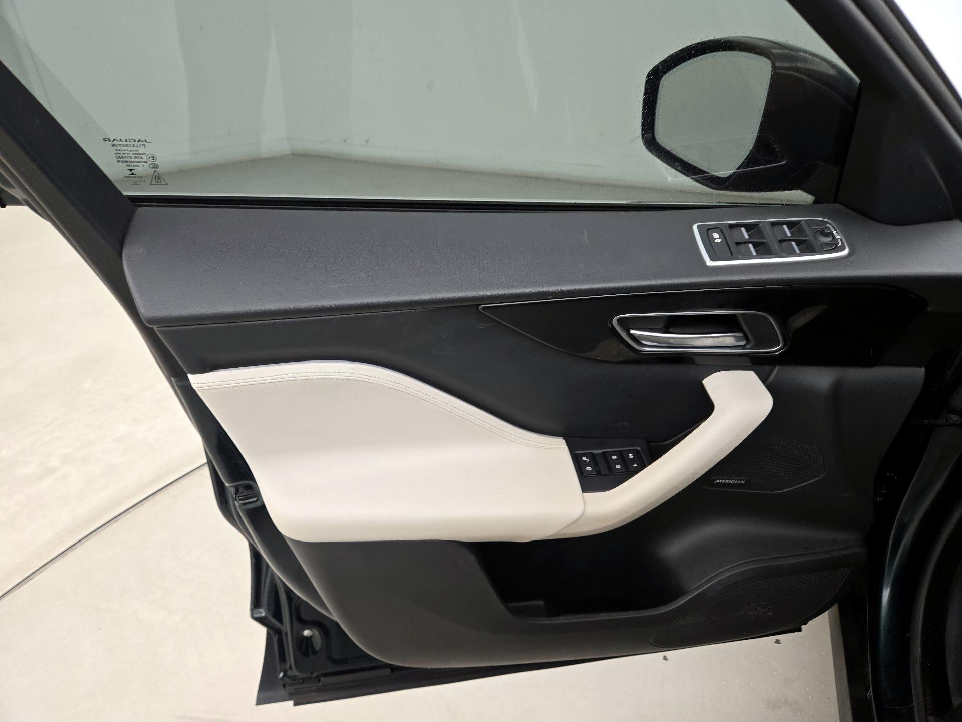 Thumbnail: 2018 Jaguar F-Pace - 12