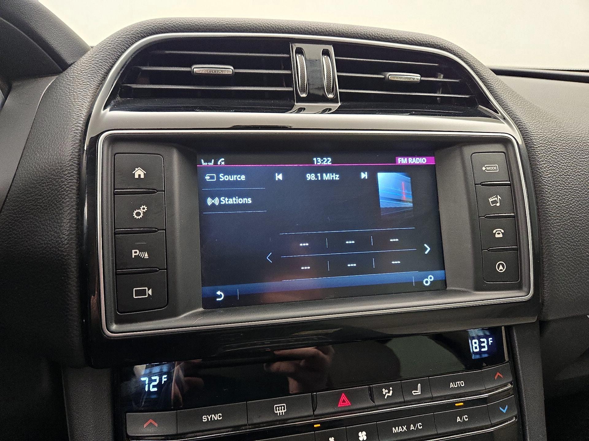 Thumbnail: 2018 Jaguar F-Pace - 16