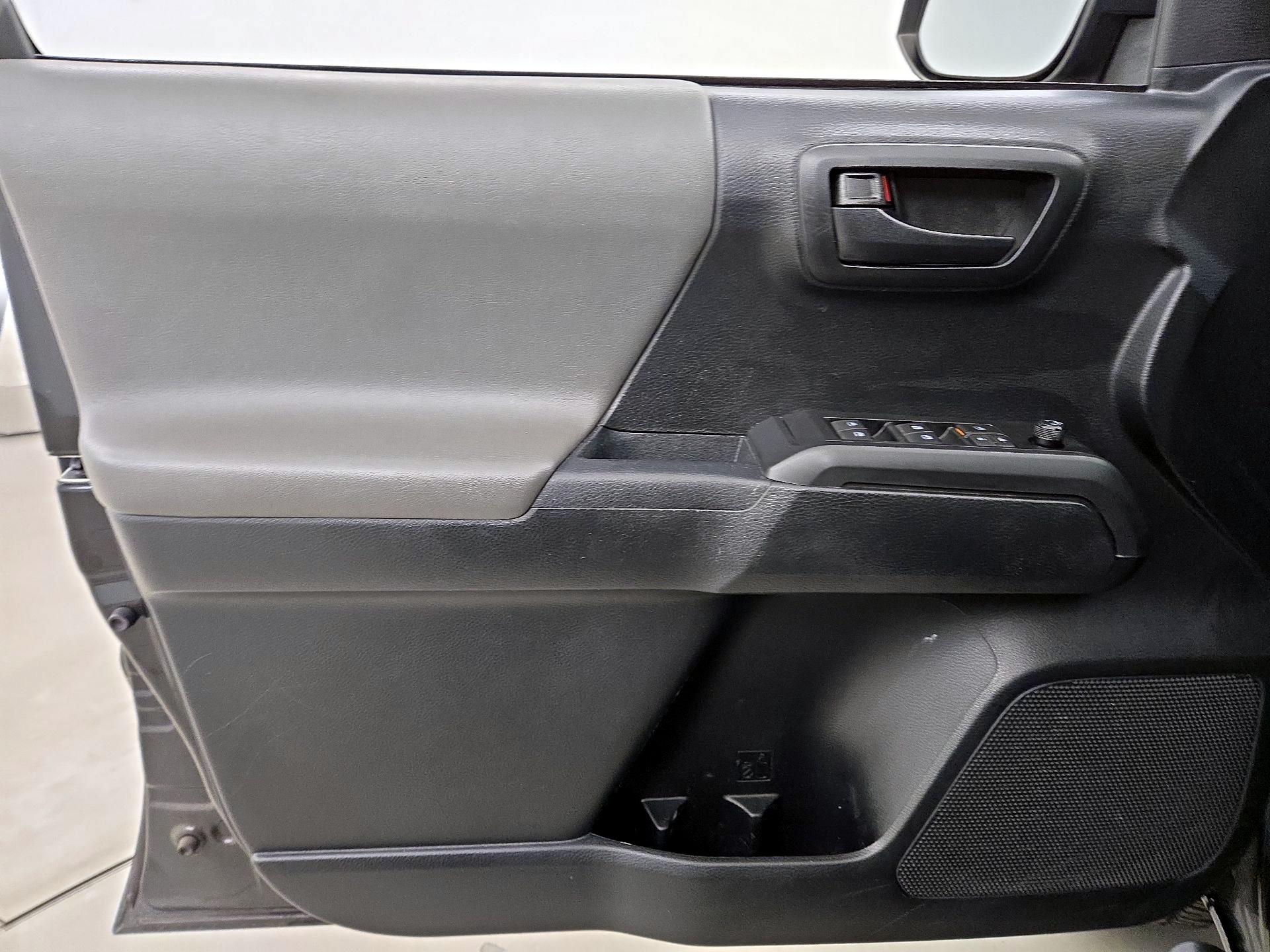 Thumbnail: 2019 Toyota Tacoma - 12