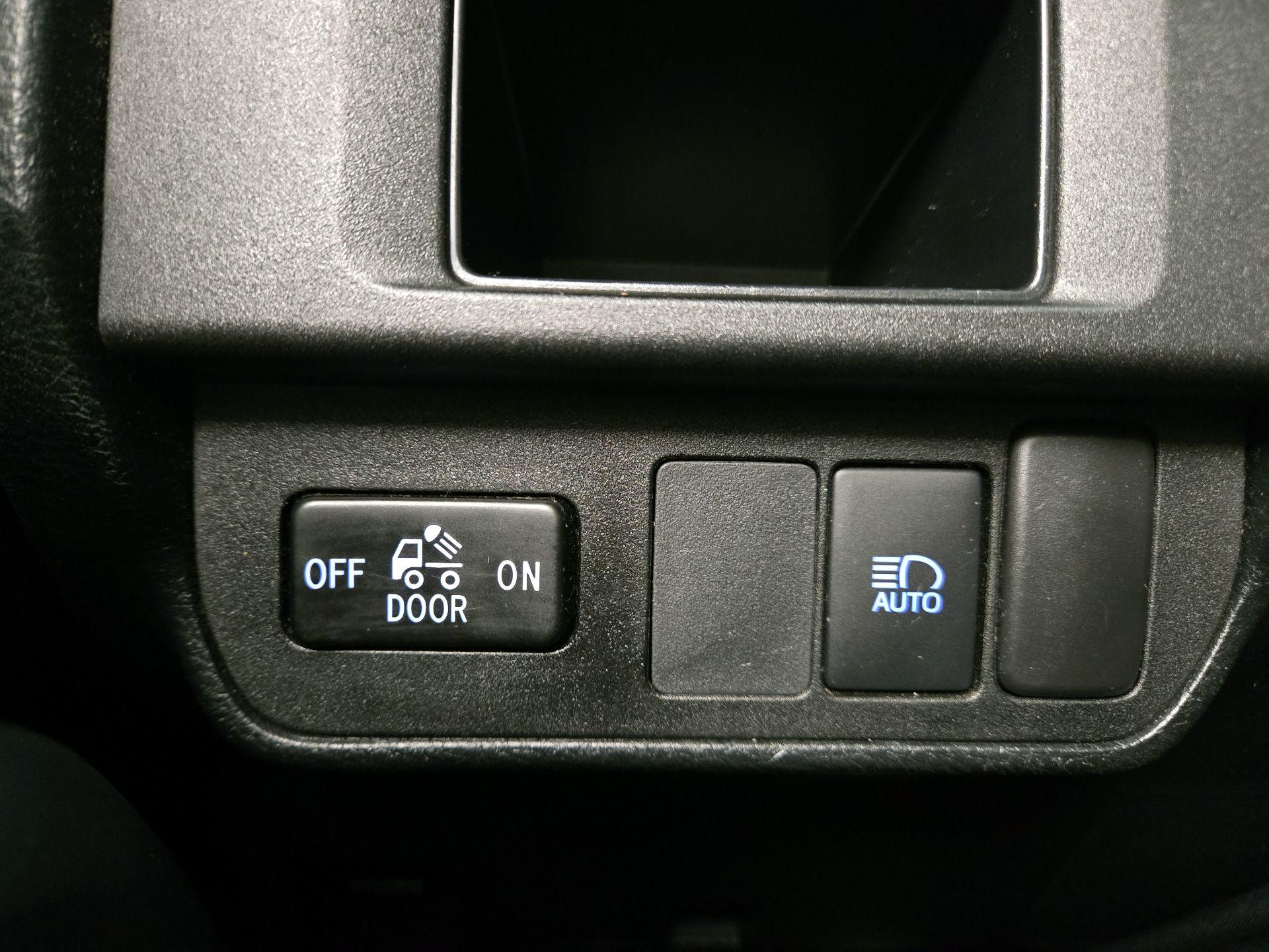 Thumbnail: 2019 Toyota Tacoma - 13