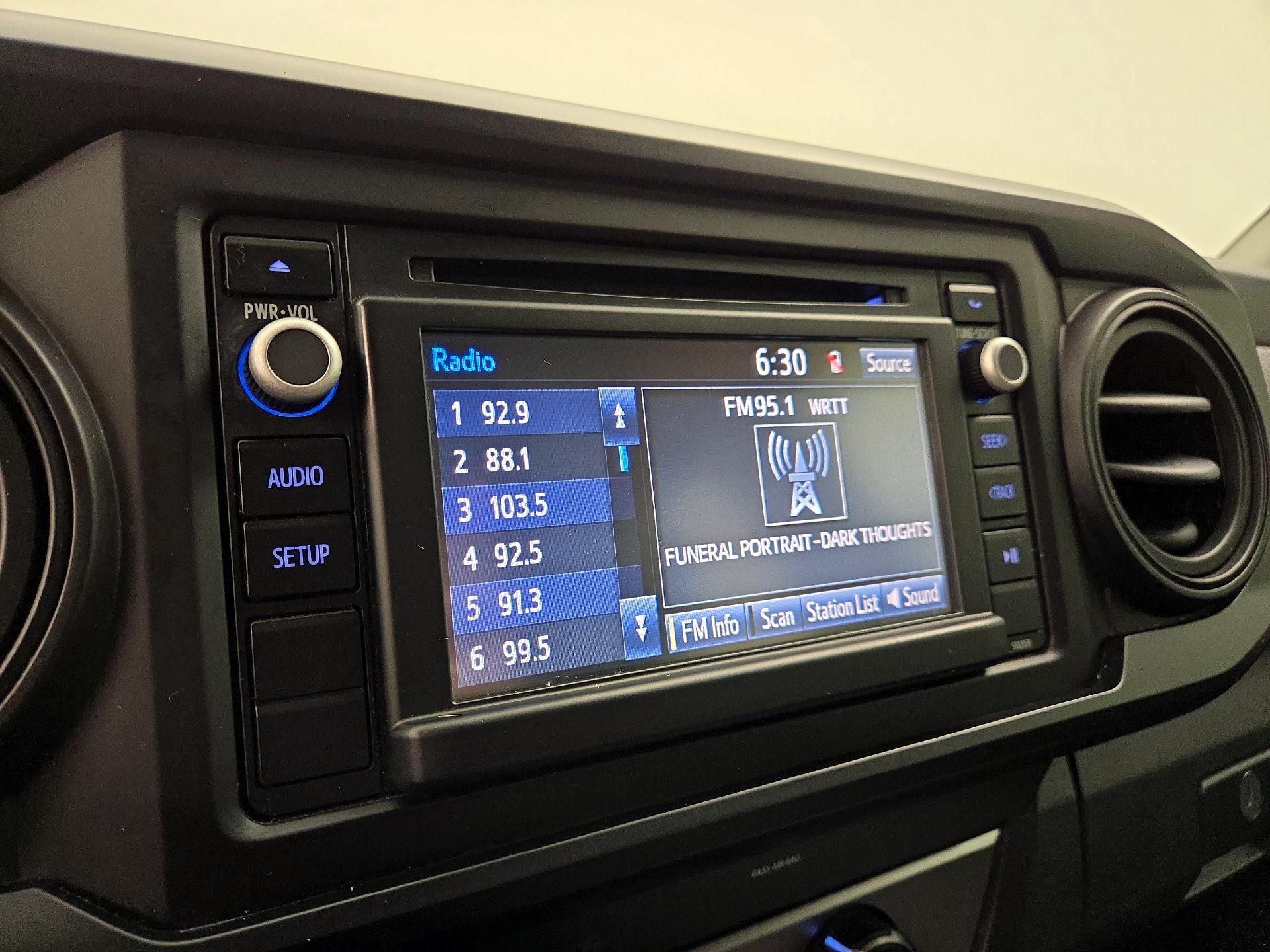 Thumbnail: 2019 Toyota Tacoma - 15