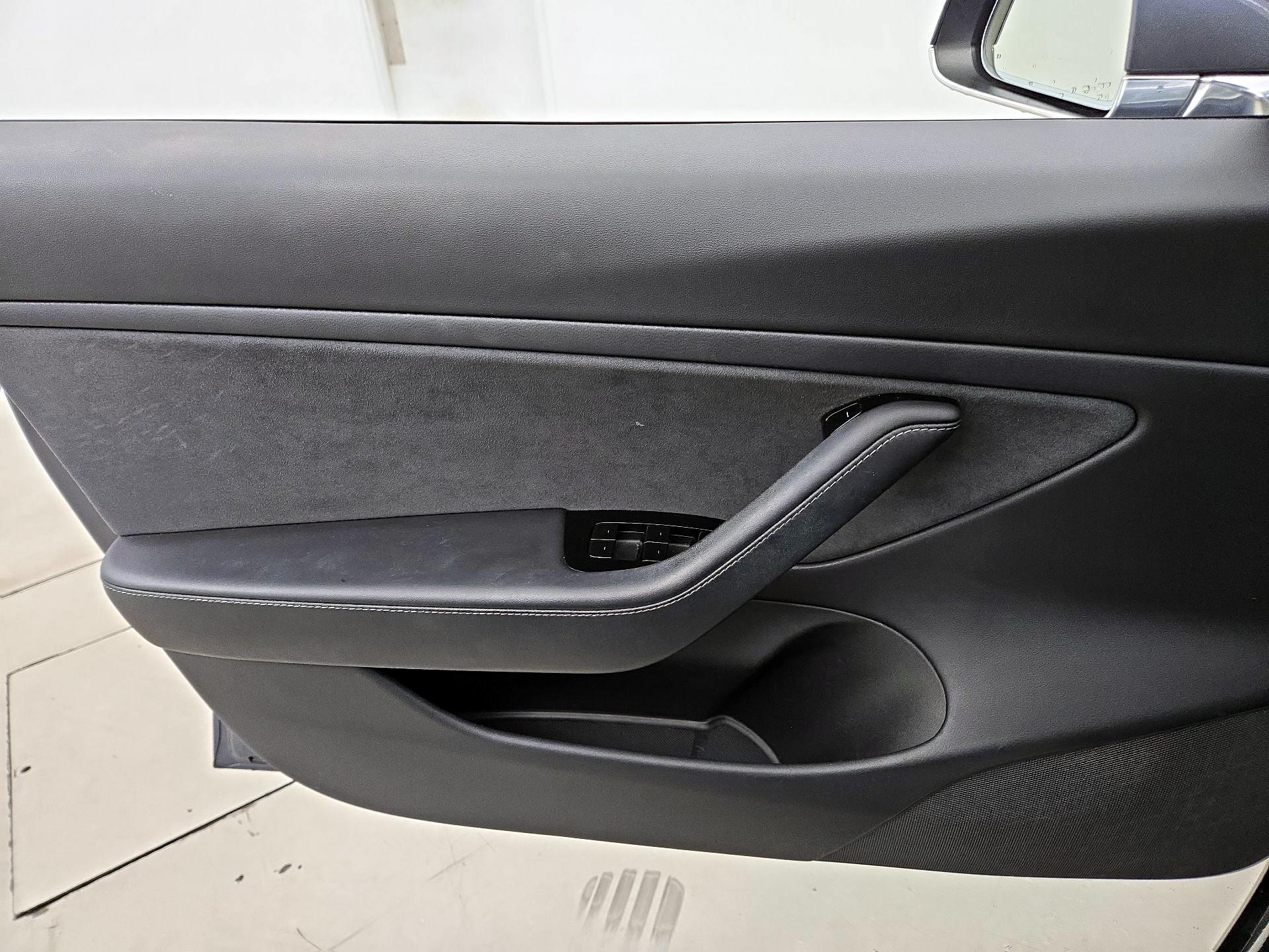 Thumbnail: 2020 Tesla Model 3 - 12