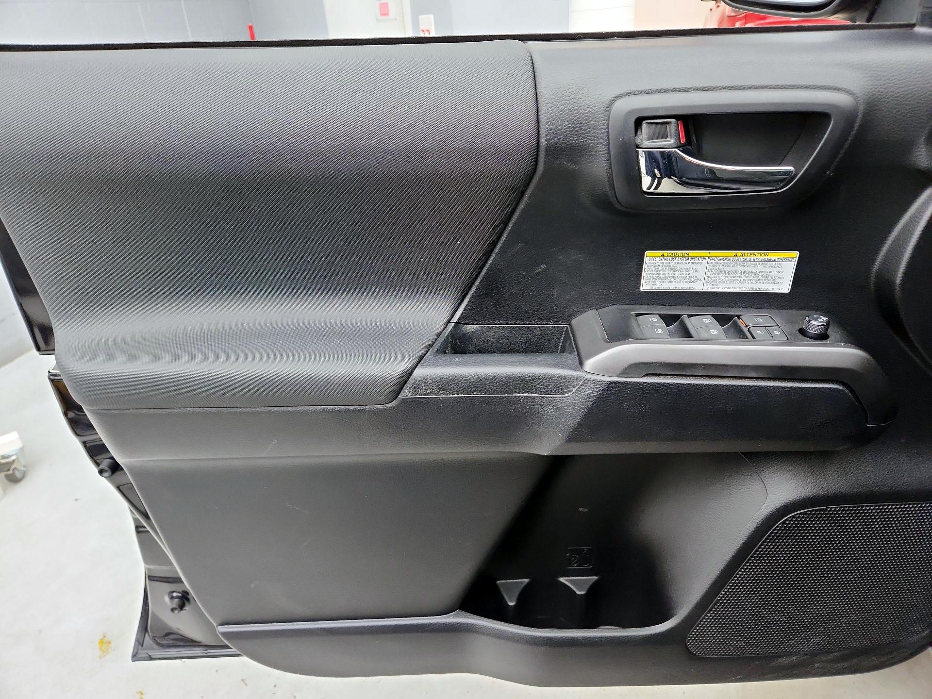 Thumbnail: 2020 Toyota Tacoma - 12