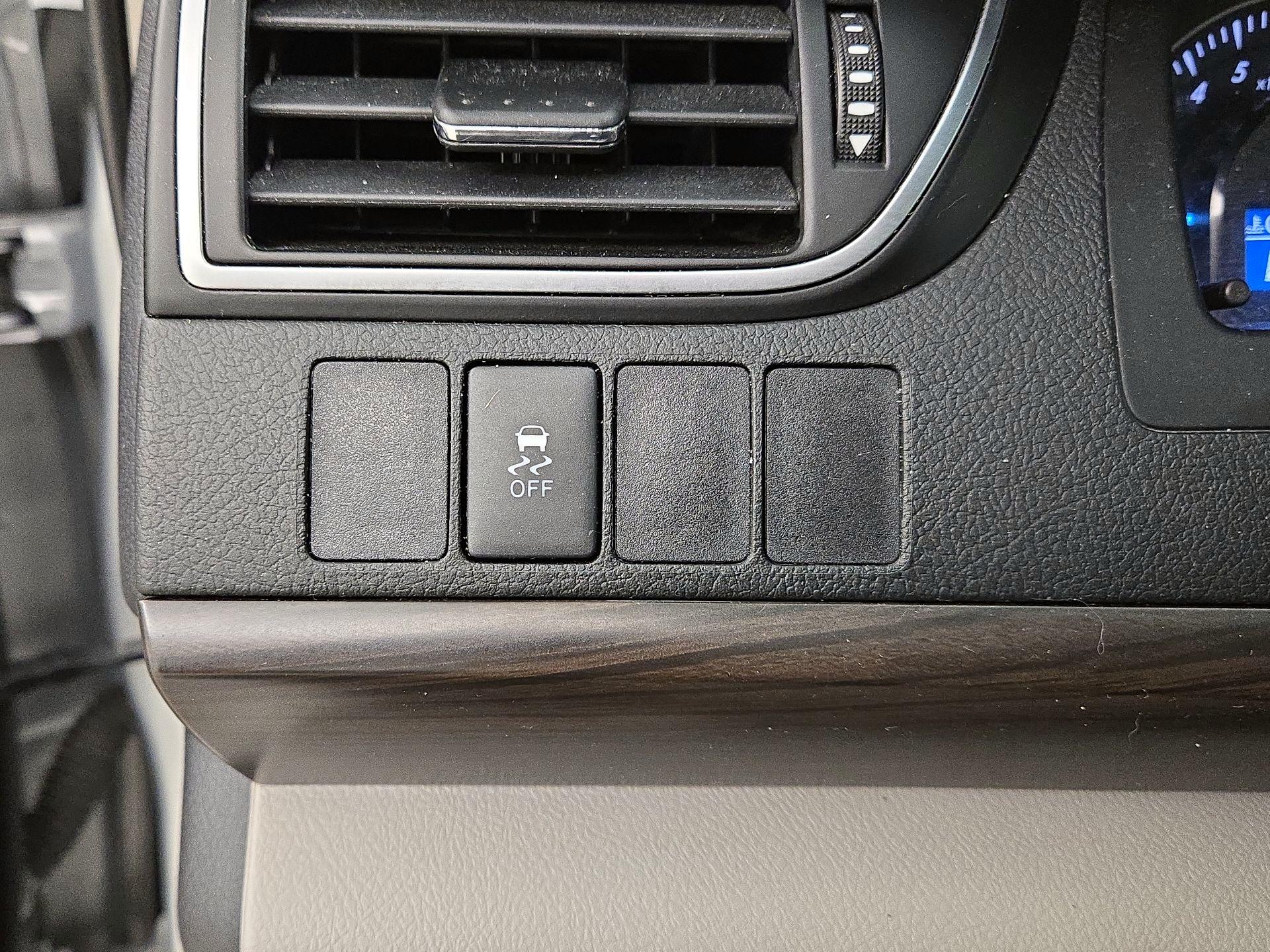 Thumbnail: 2015 Toyota Camry - 13