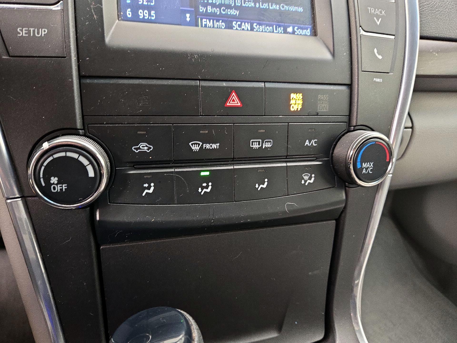 Thumbnail: 2015 Toyota Camry - 16