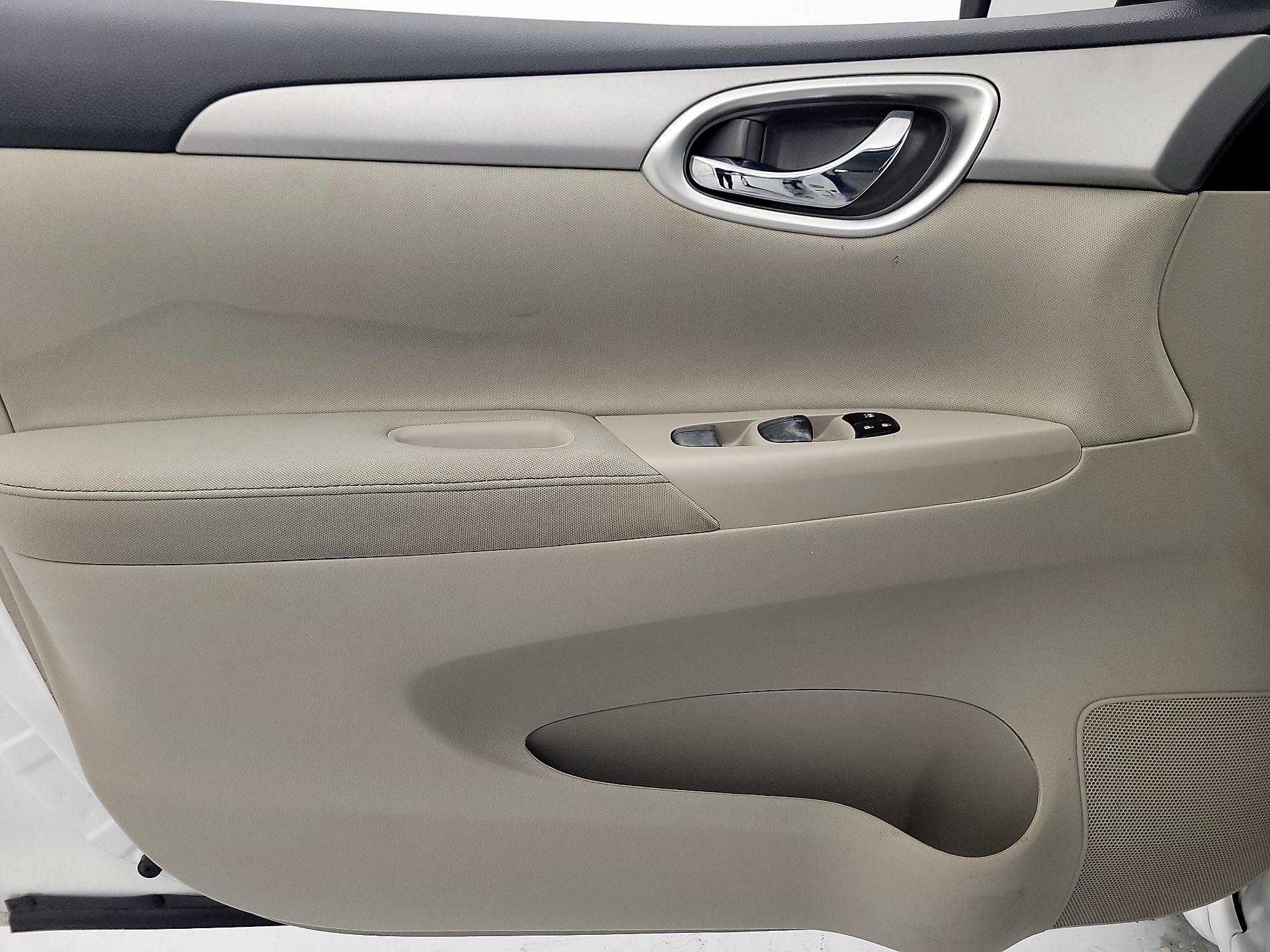 Thumbnail: 2015 Nissan Sentra - 12