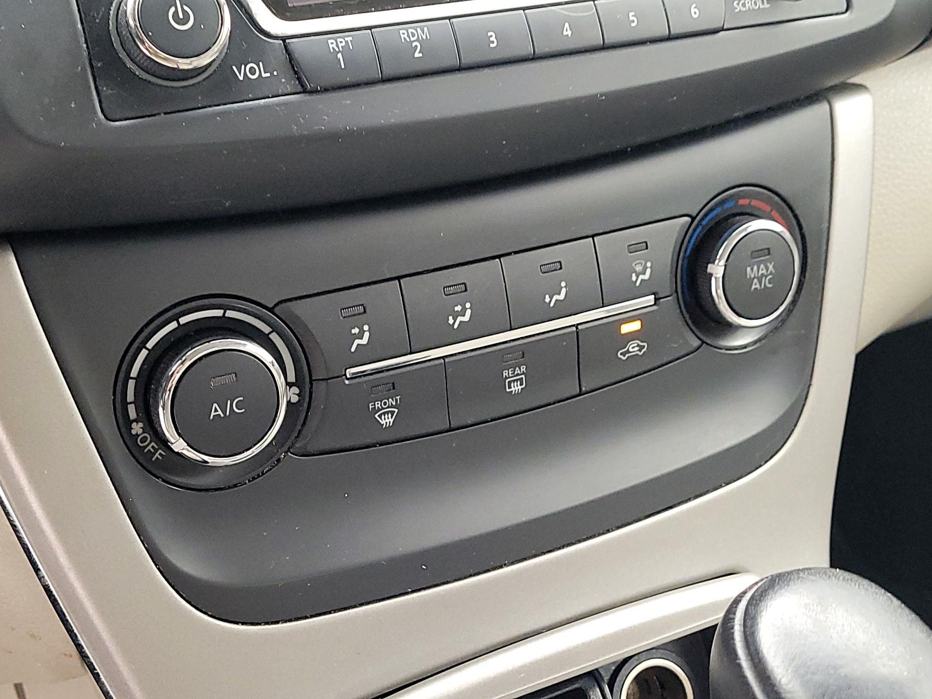 Thumbnail: 2015 Nissan Sentra - 16