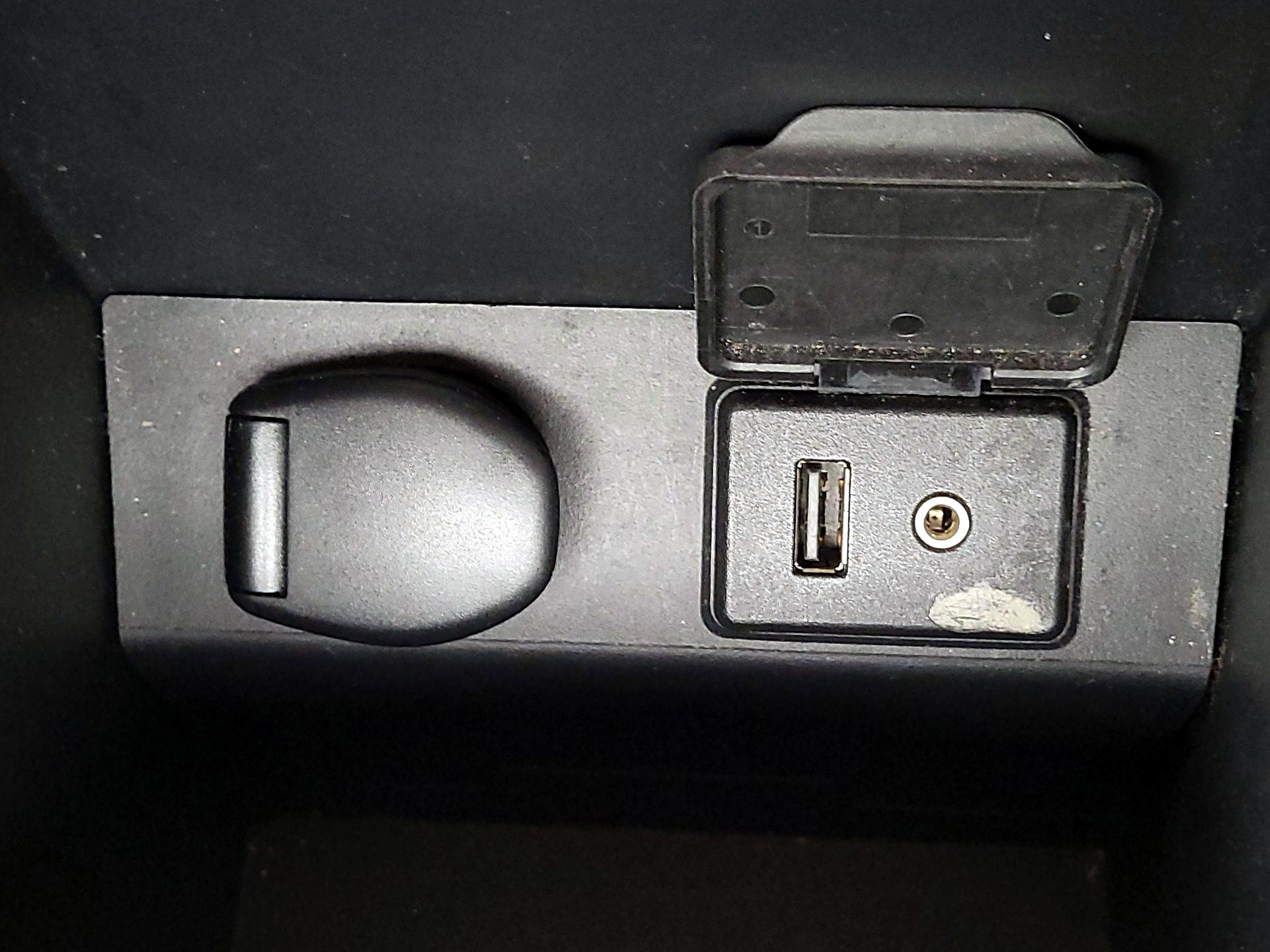 Thumbnail: 2015 Nissan Sentra - 18