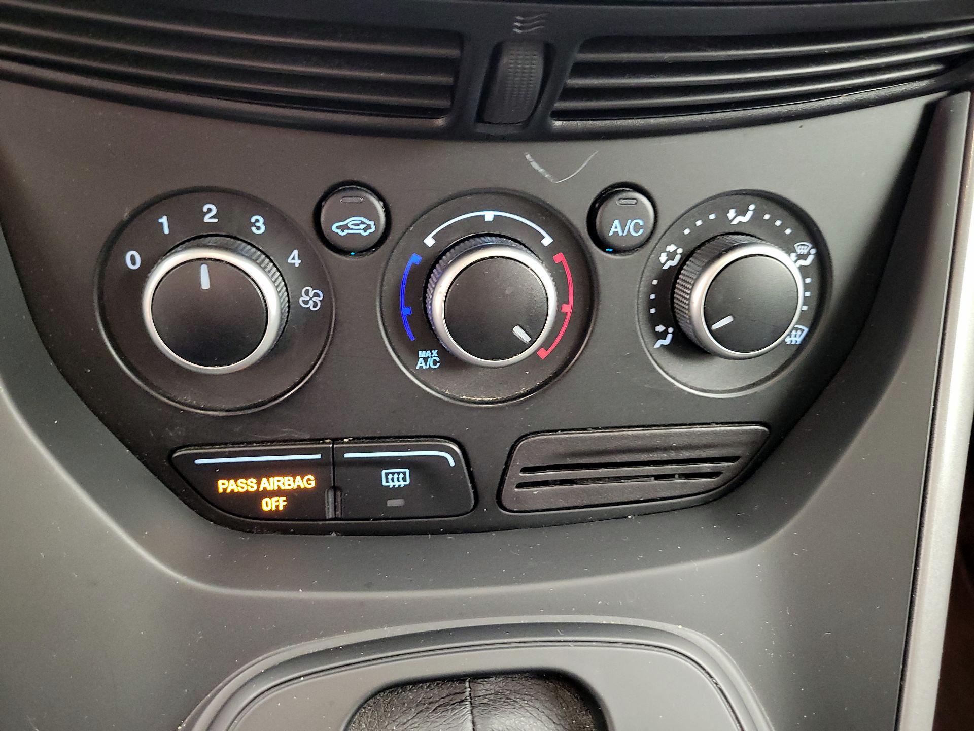 Thumbnail: 2015 Ford Escape - 16