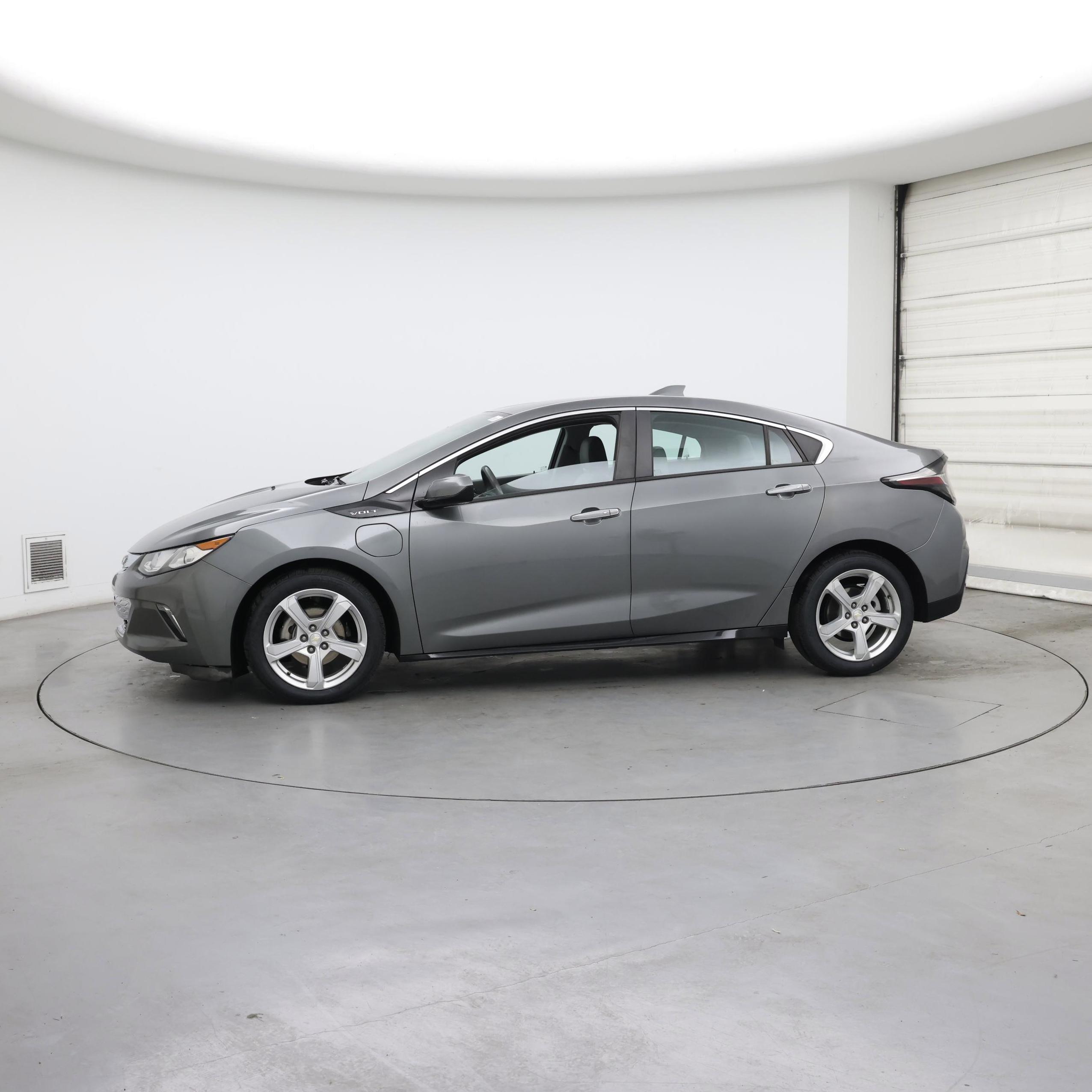 Thumbnail: 2017 Chevrolet Volt - 3