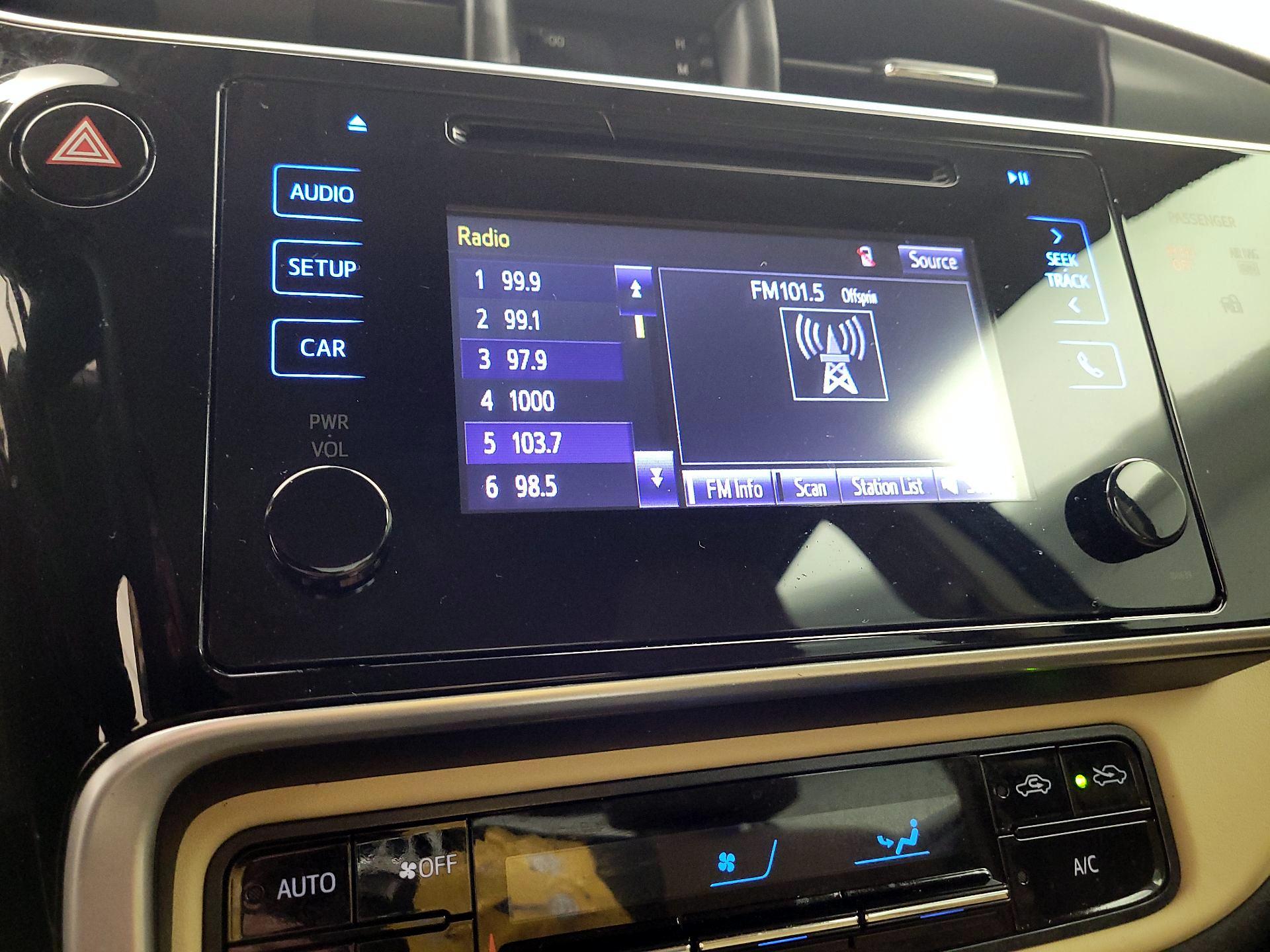 Thumbnail: 2017 Toyota Corolla - 15