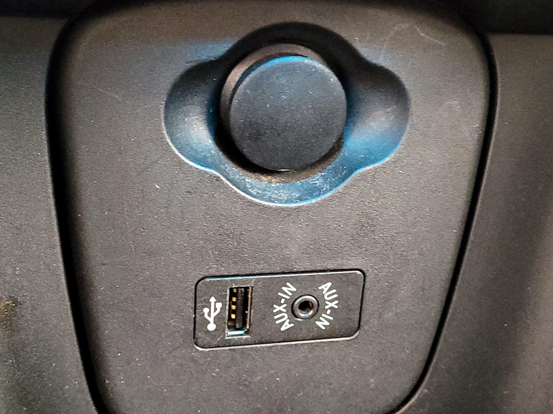 Thumbnail: 2015 MINI Cooper Hardtop - 18