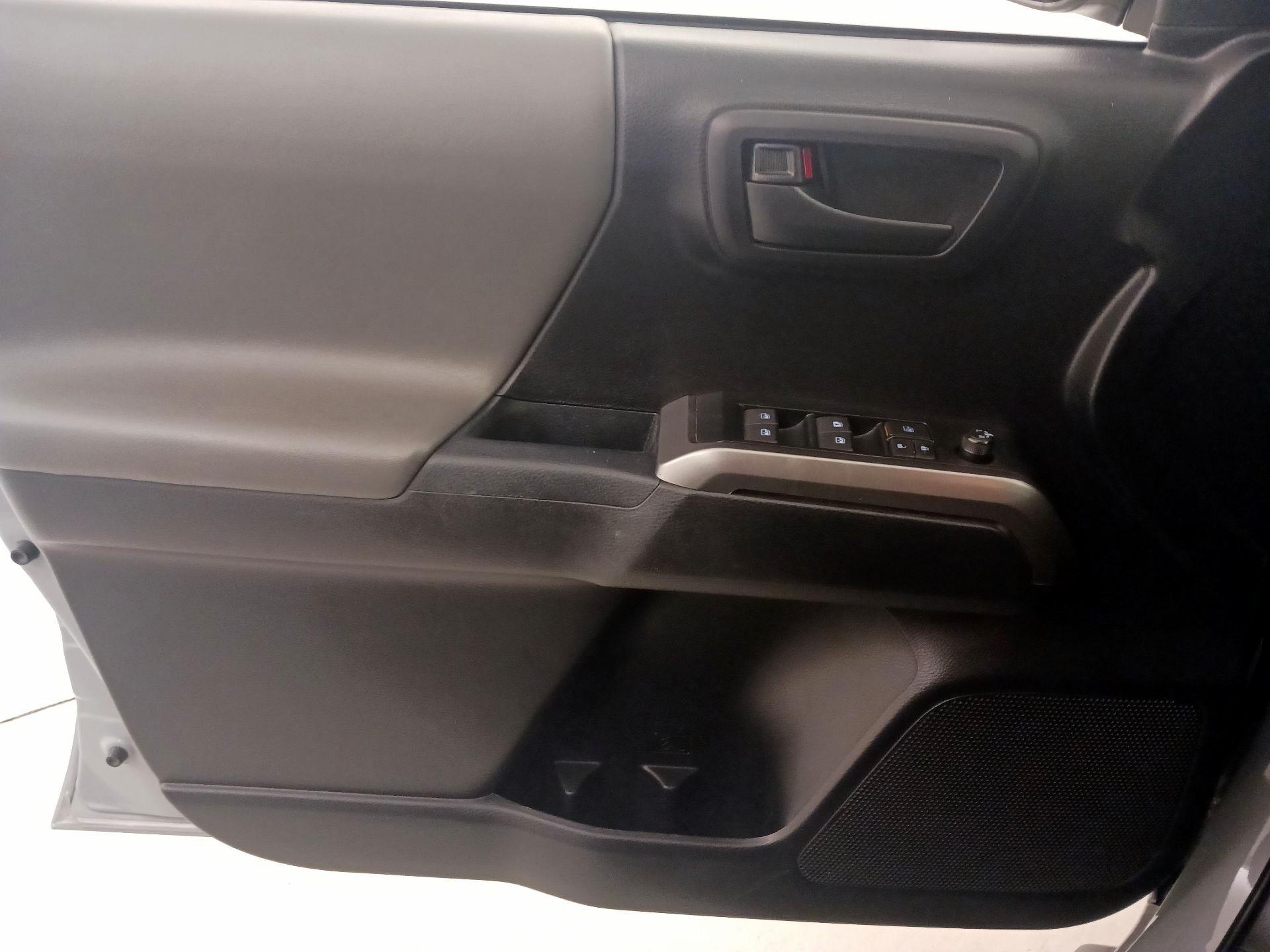 Thumbnail: 2021 Toyota Tacoma - 12