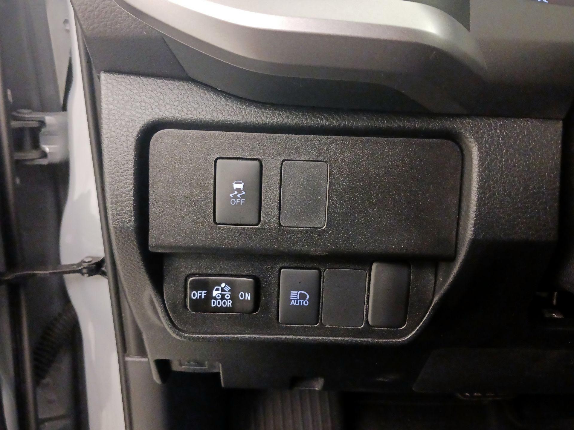 Thumbnail: 2021 Toyota Tacoma - 13