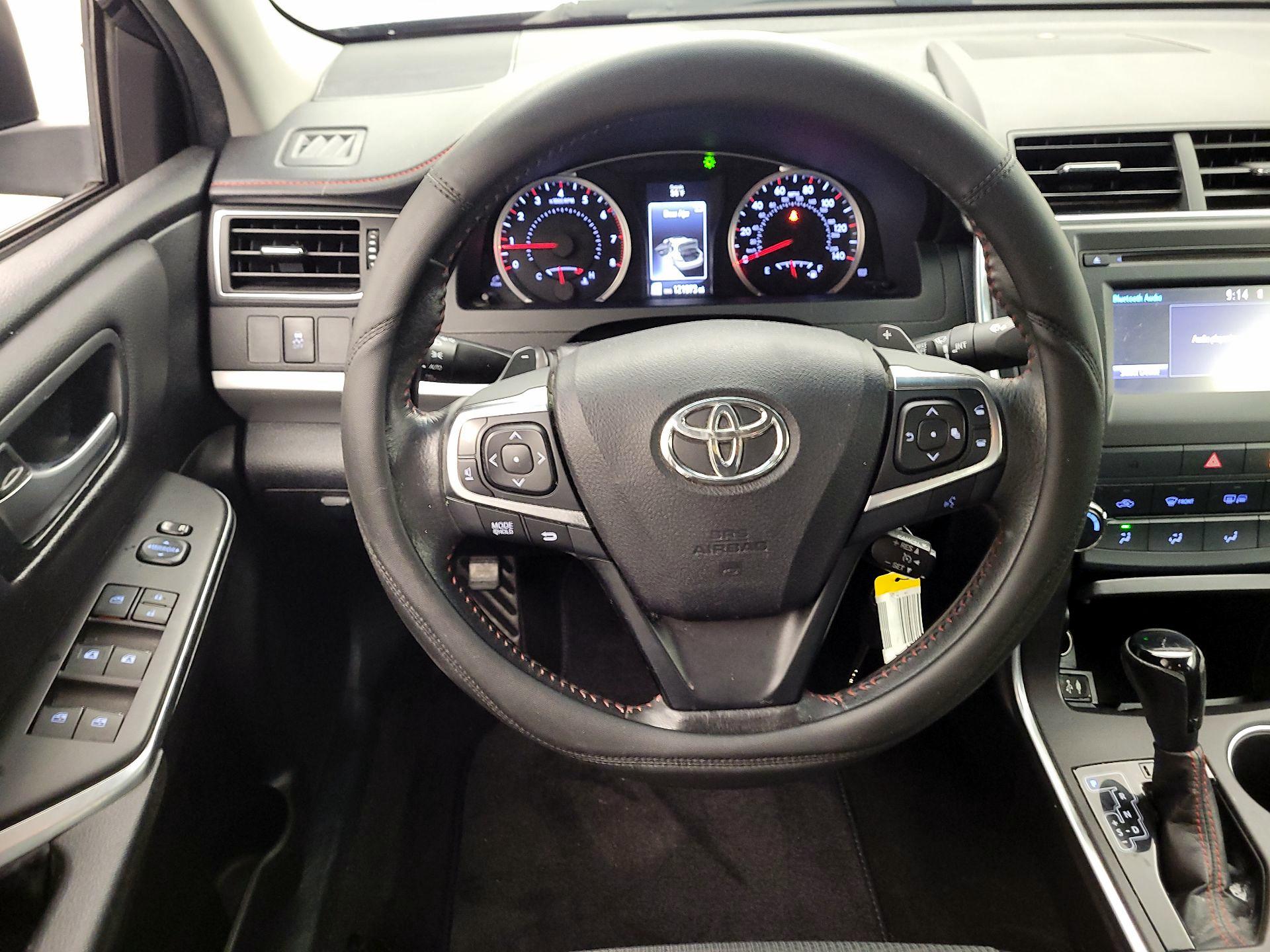 Thumbnail: 2016 Toyota Camry - 10