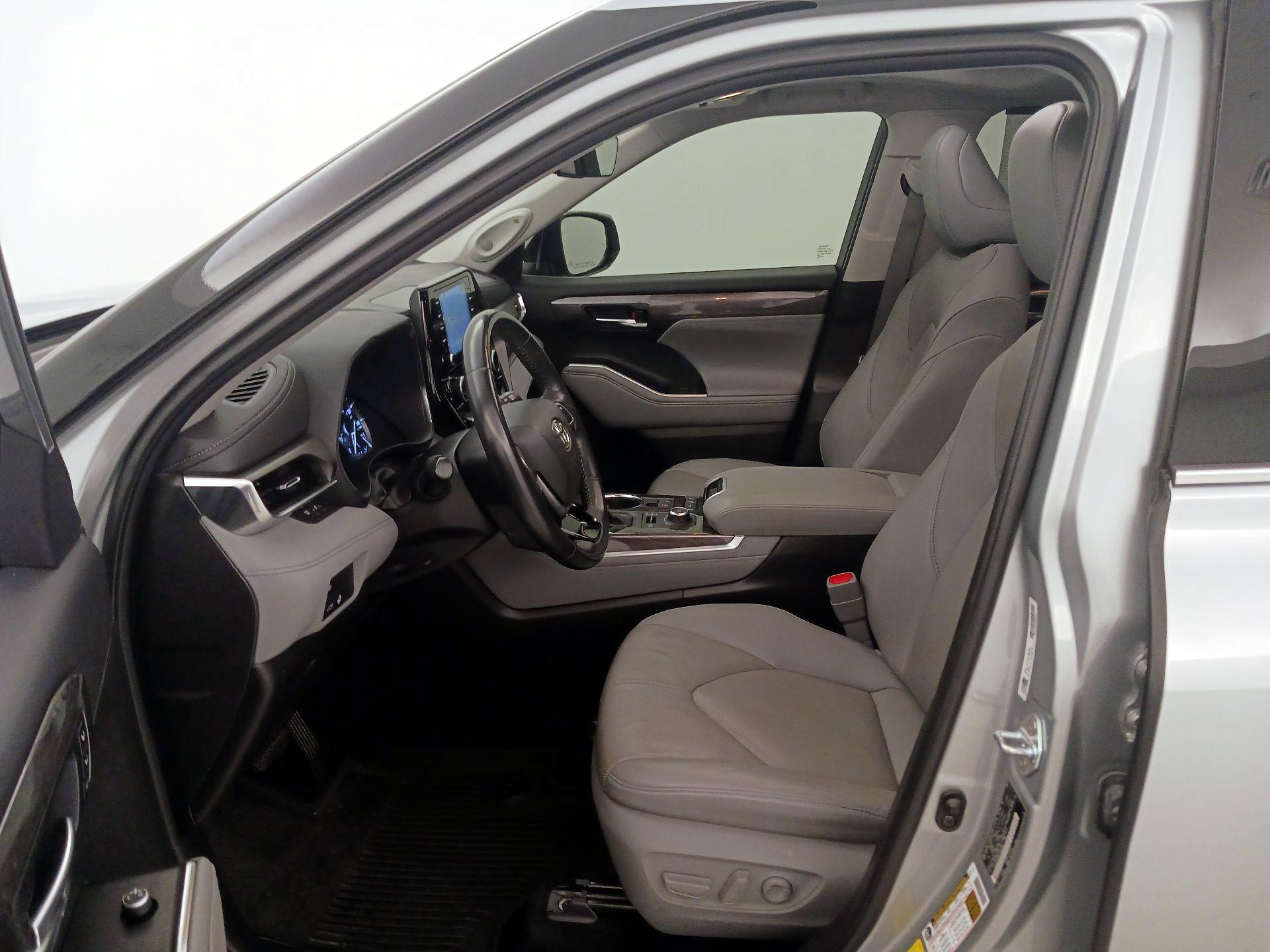 Thumbnail: 2020 Toyota Highlander - 11