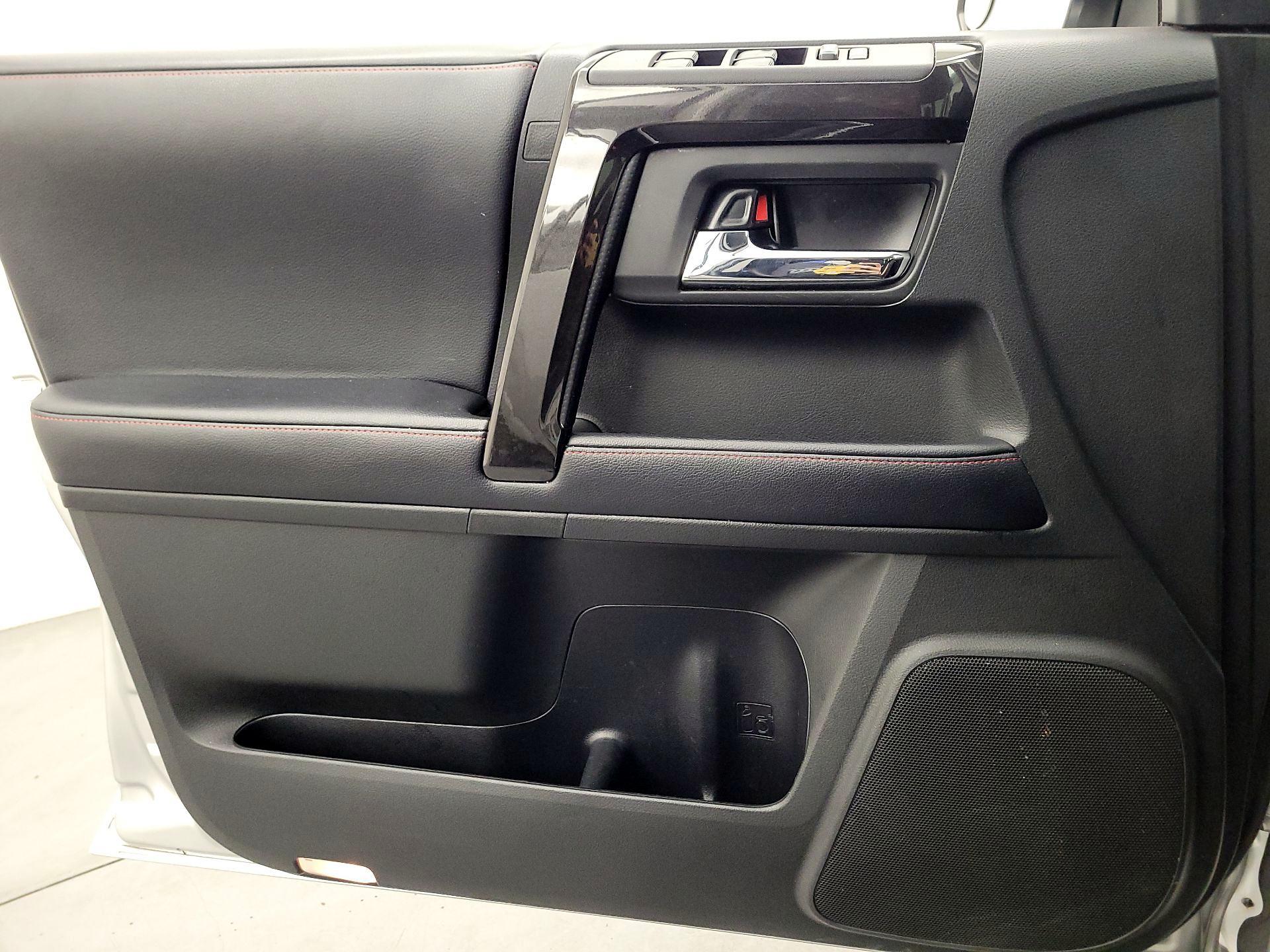 Thumbnail: 2019 Toyota 4Runner - 12