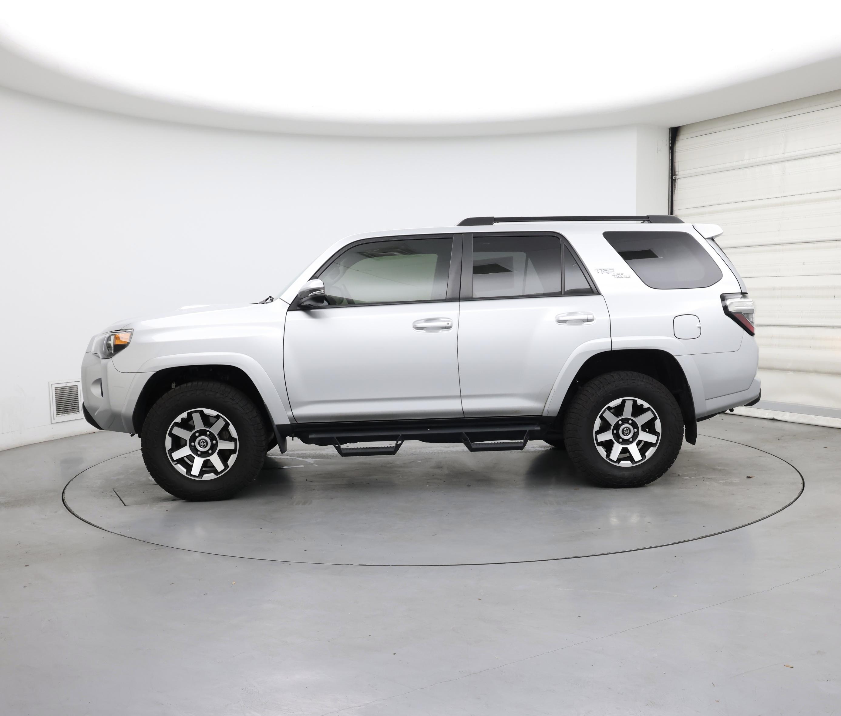 Thumbnail: 2019 Toyota 4Runner - 3