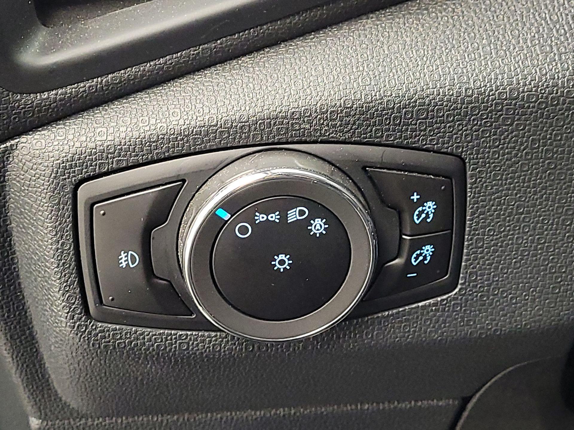 Thumbnail: 2018 Ford EcoSport - 13