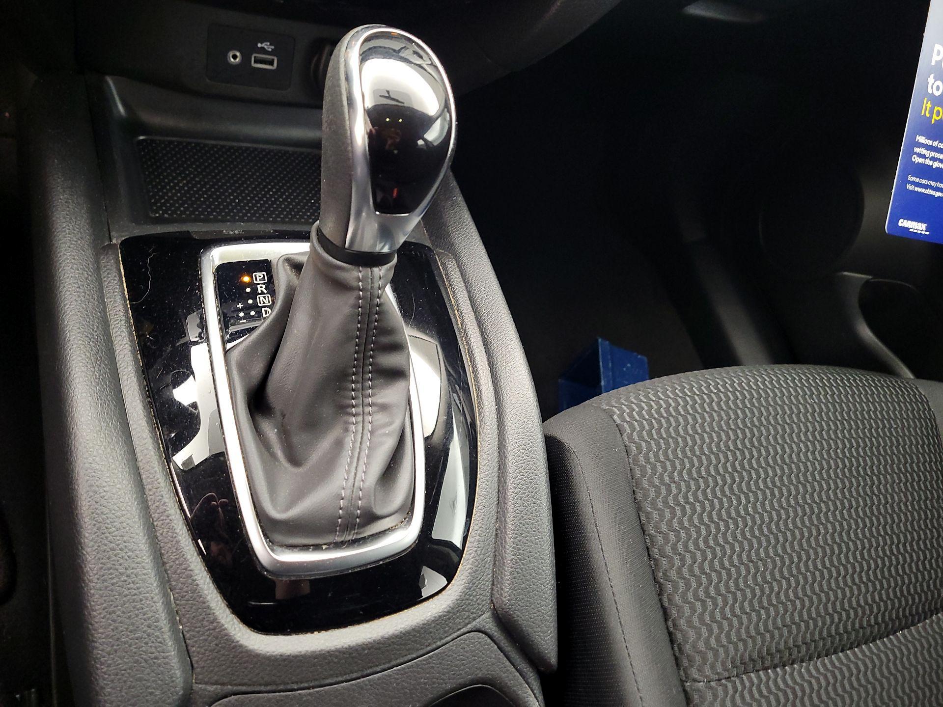 Thumbnail: 2019 Nissan Rogue Sport - 17