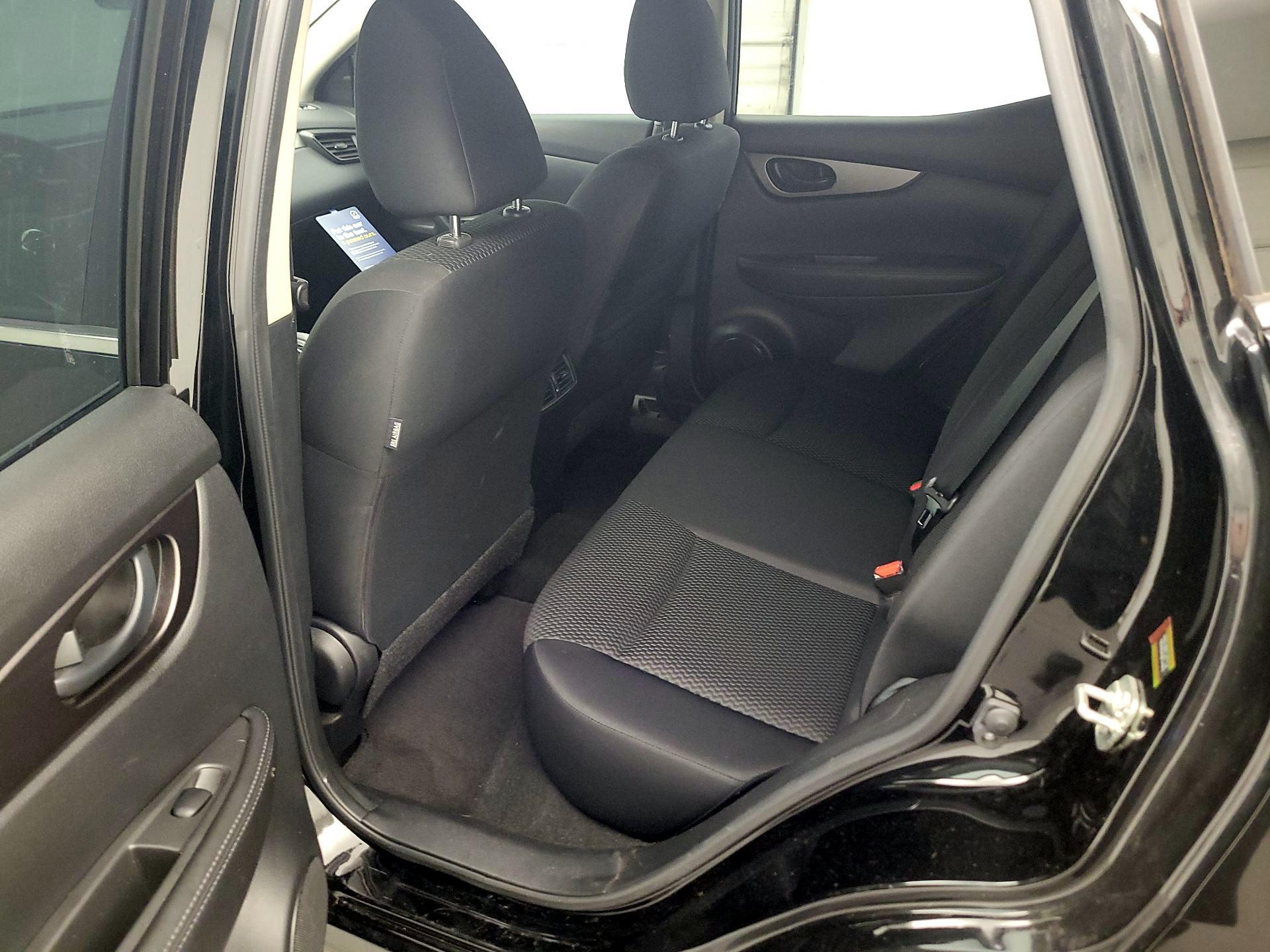 Thumbnail: 2019 Nissan Rogue Sport - 18