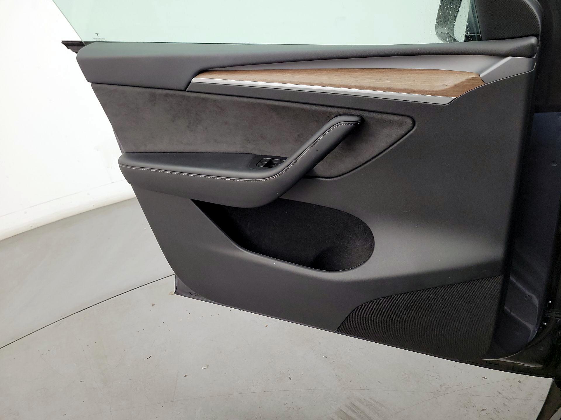 Thumbnail: 2023 Tesla Model Y - 12