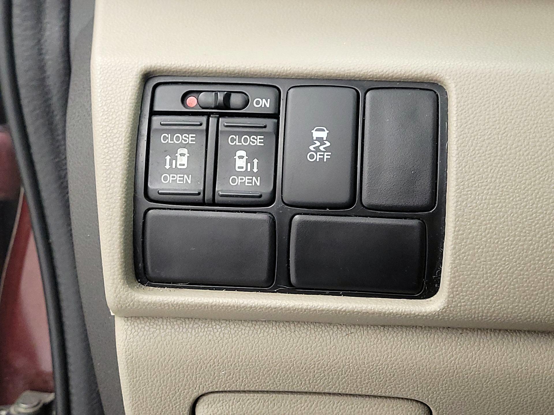 Thumbnail: 2016 Honda Odyssey - 13