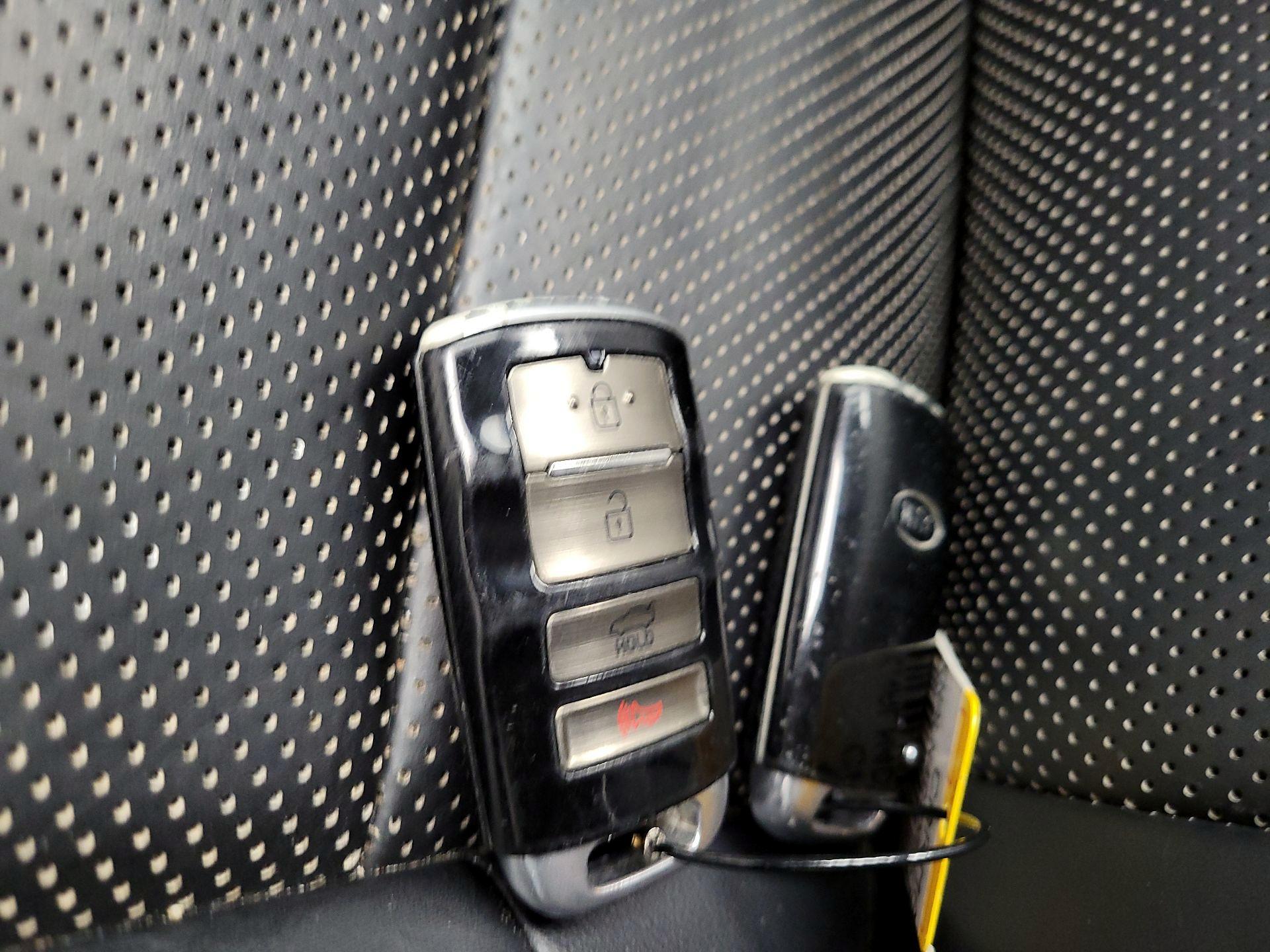 Thumbnail: 2014 Kia Cadenza - 18