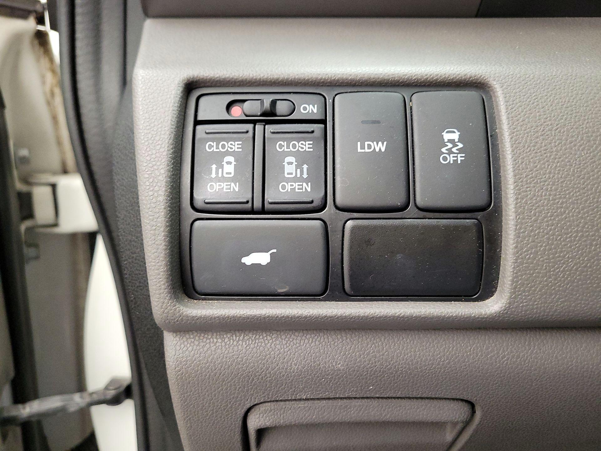 Thumbnail: 2016 Honda Odyssey - 13