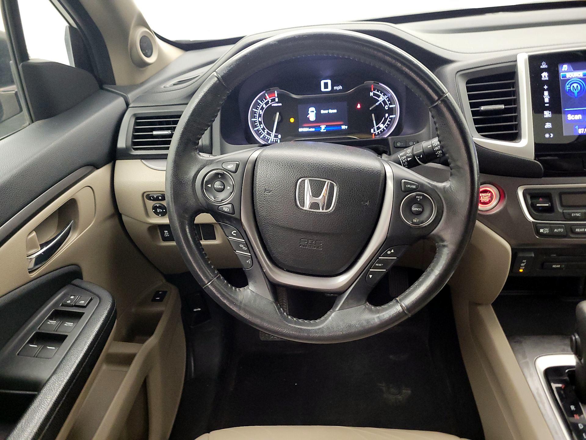 Thumbnail: 2017 Honda Pilot - 10