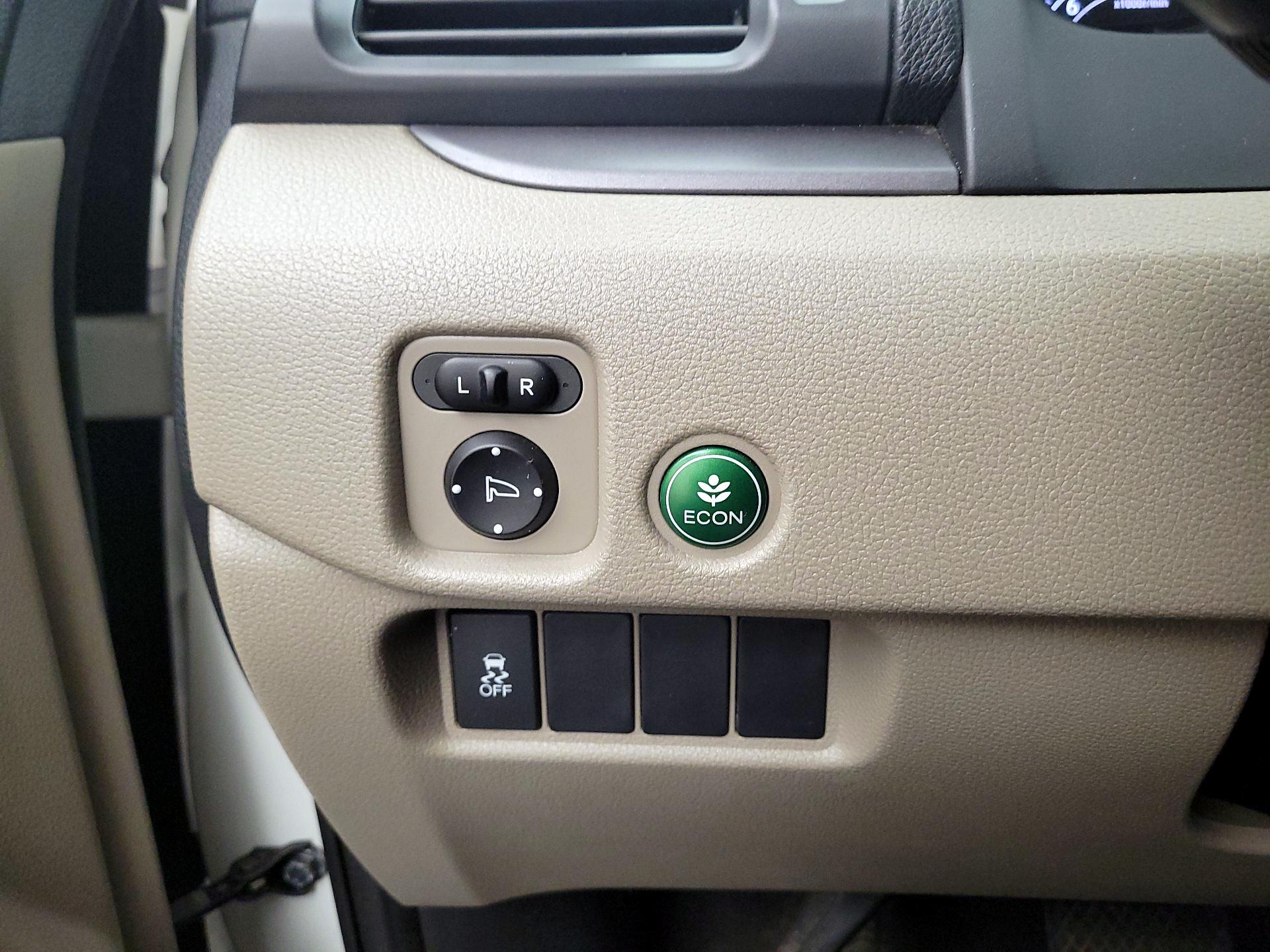 Thumbnail: 2017 Honda Pilot - 13