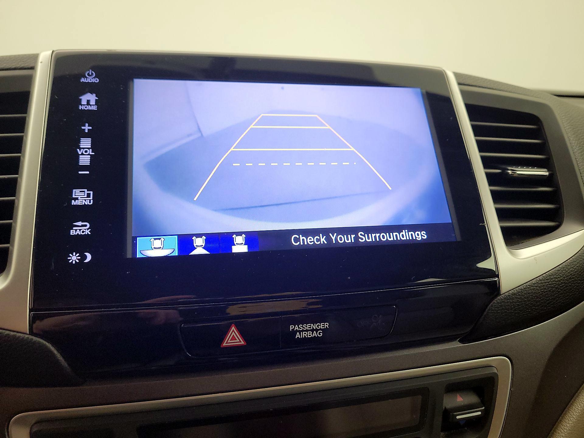 Thumbnail: 2017 Honda Pilot - 14