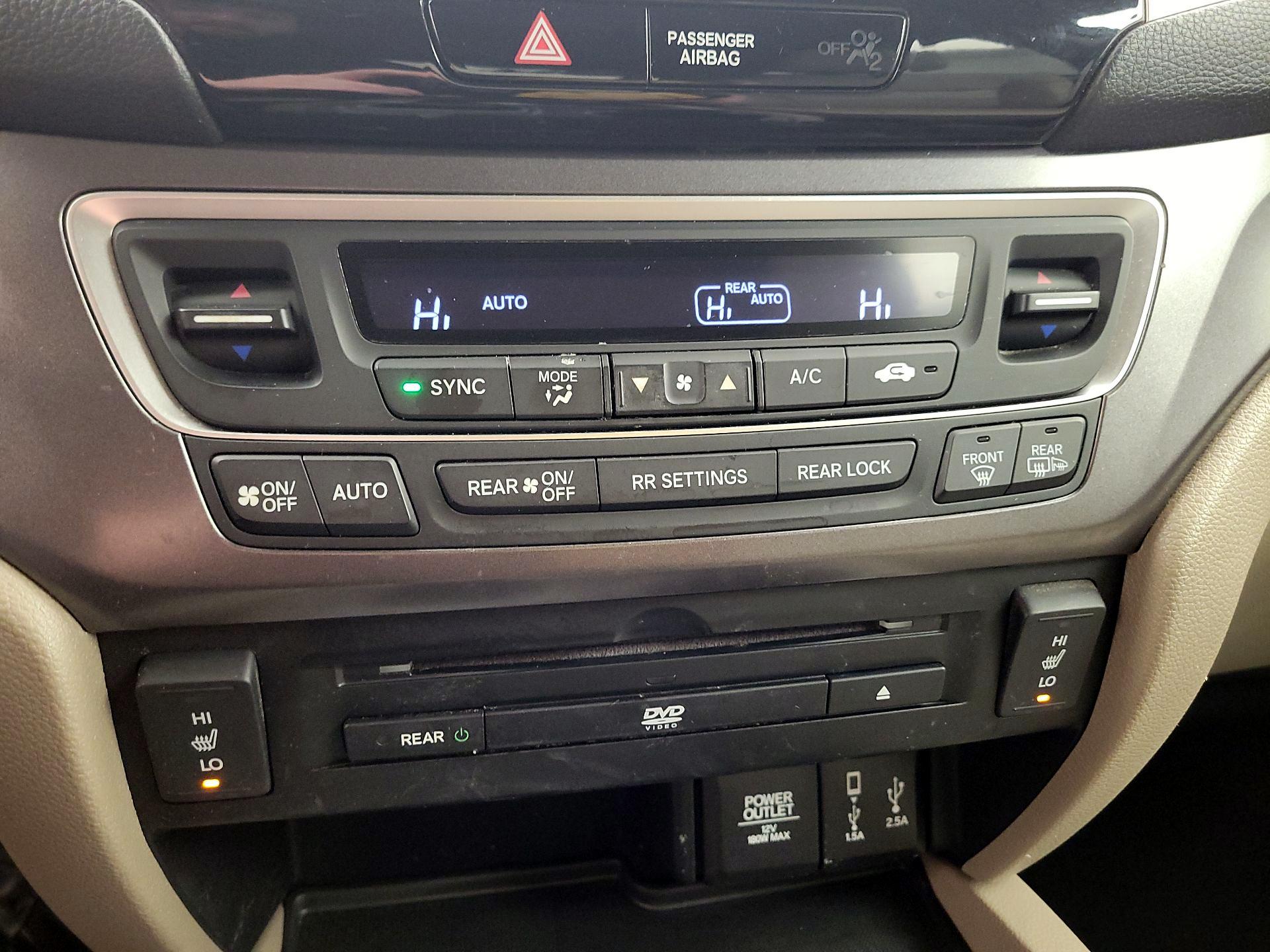 Thumbnail: 2017 Honda Pilot - 16